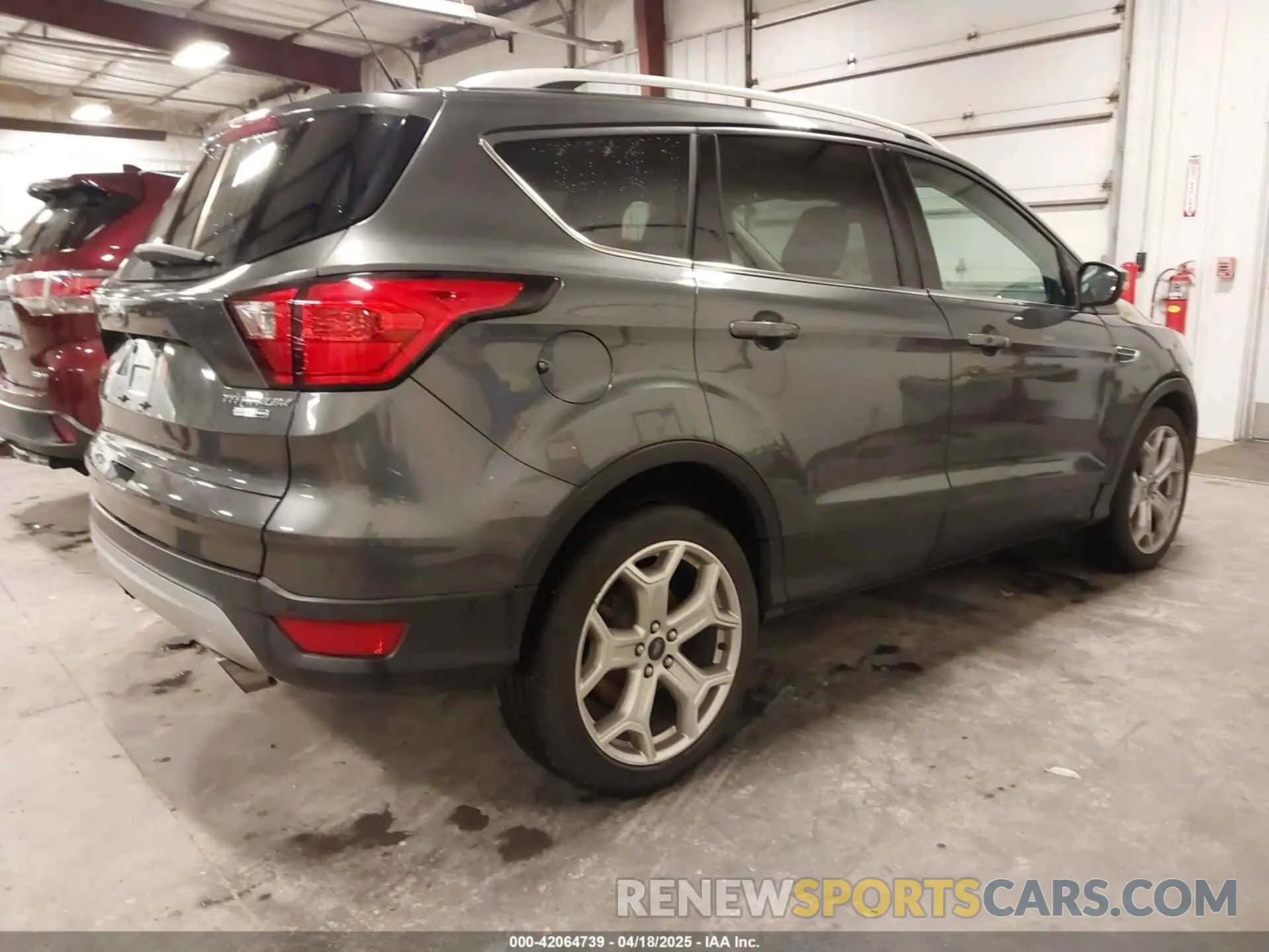 4 Photograph of a damaged car 1FMCU9J98KUB41991 FORD ESCAPE 2019