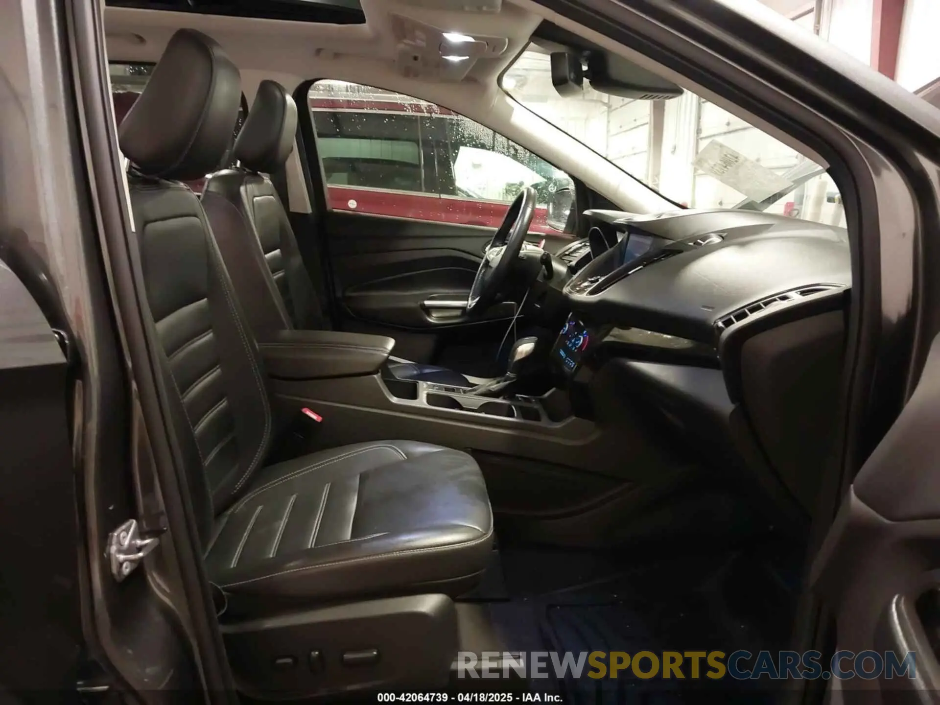 5 Photograph of a damaged car 1FMCU9J98KUB41991 FORD ESCAPE 2019