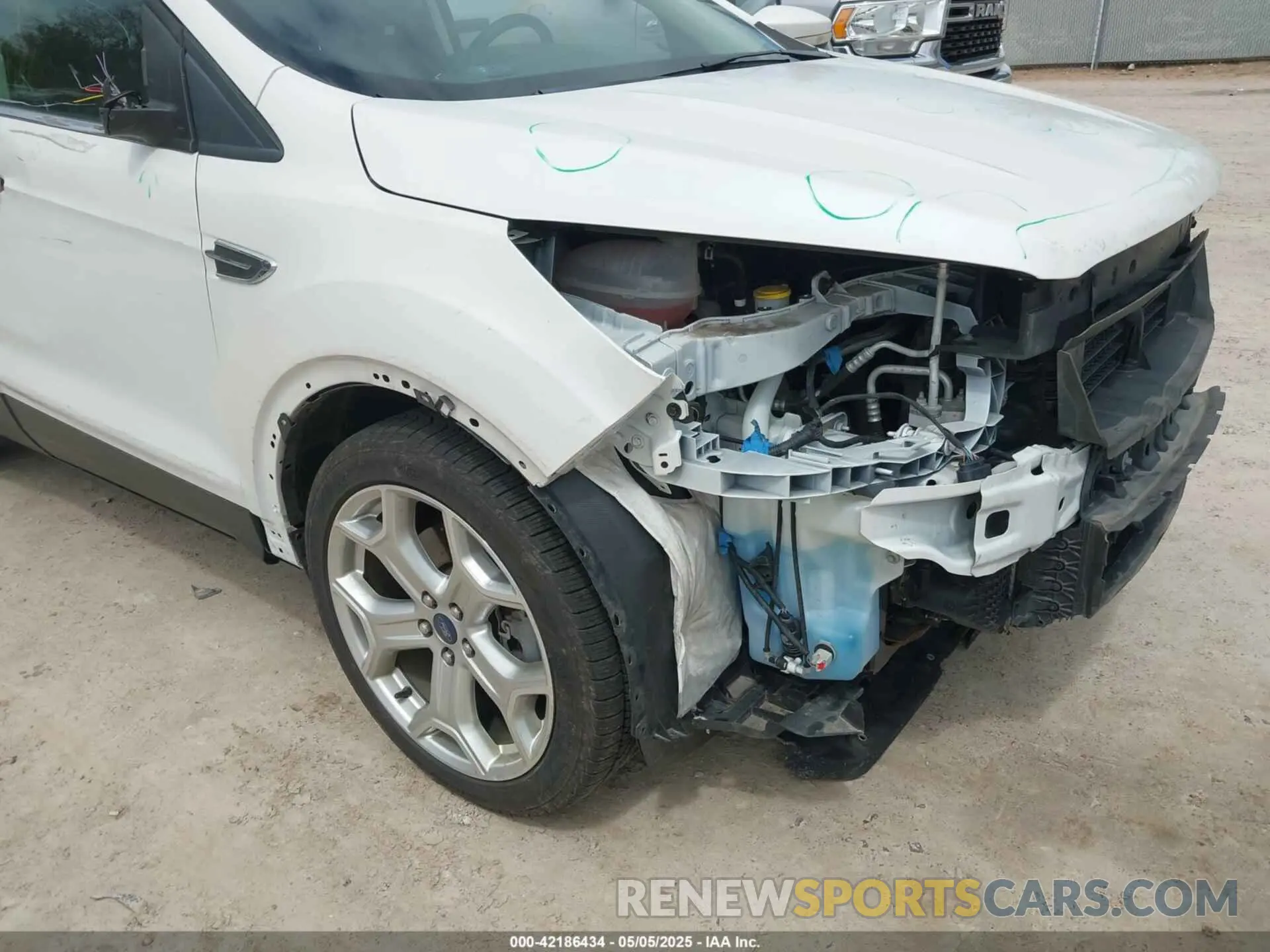 17 Photograph of a damaged car 1FMCU9J99KUC21963 FORD ESCAPE 2019