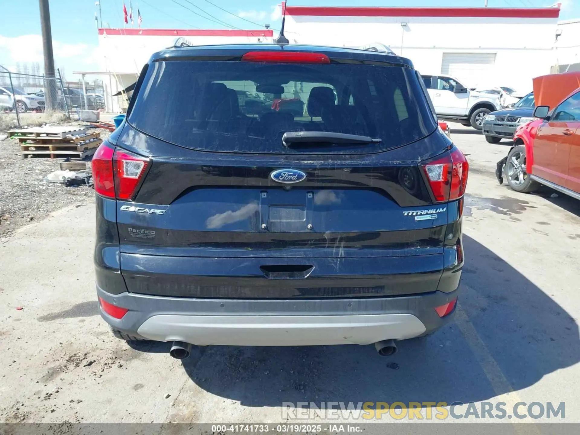 17 Photograph of a damaged car 1FMCU9J99KUC44157 FORD ESCAPE 2019