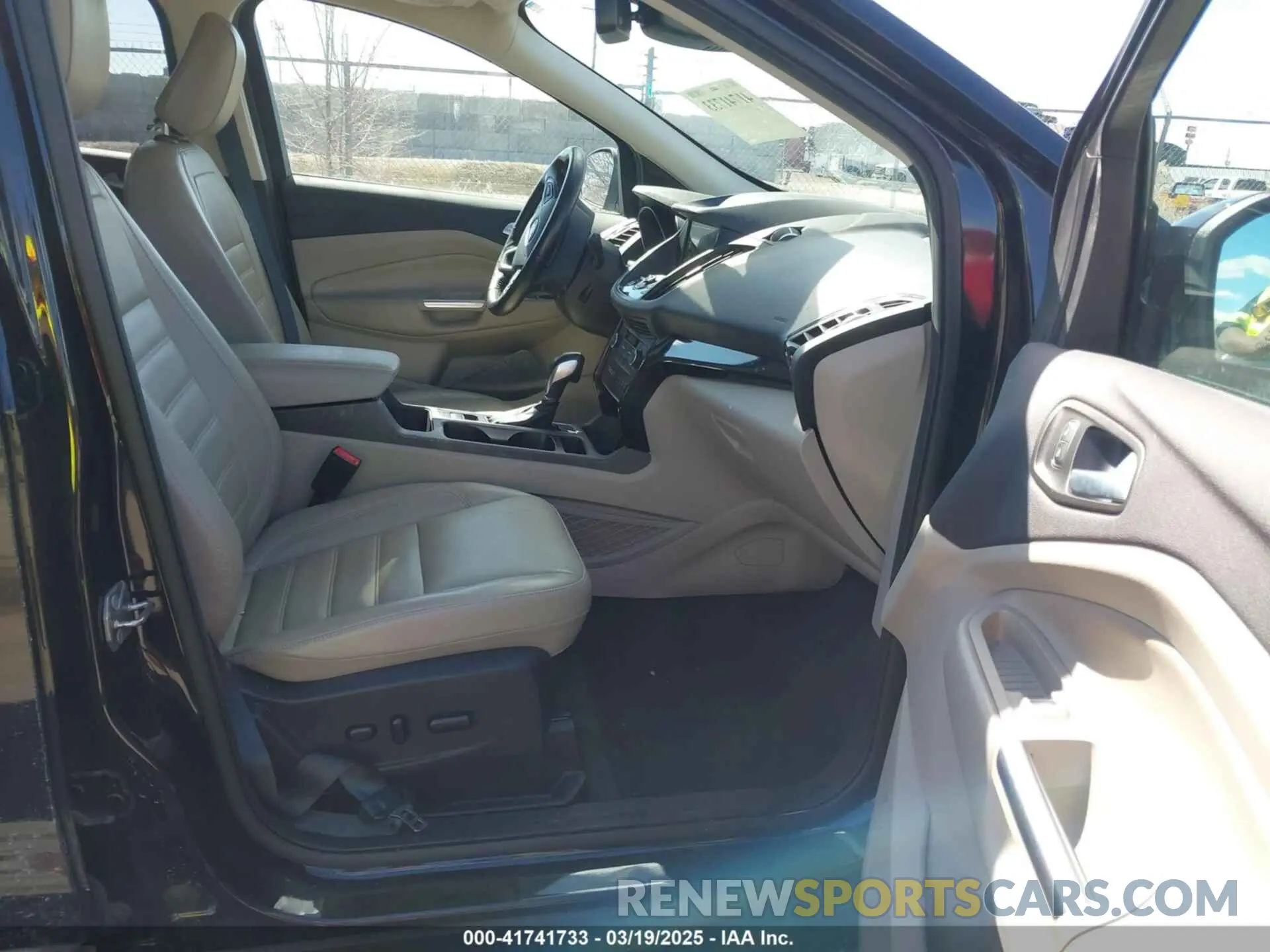 5 Photograph of a damaged car 1FMCU9J99KUC44157 FORD ESCAPE 2019