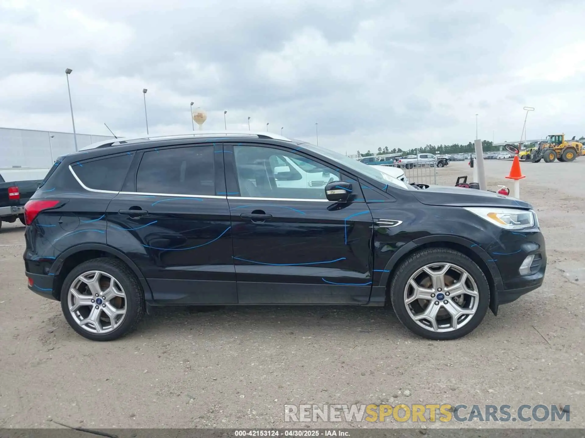 13 Photograph of a damaged car 1FMCU9J9XKUB41992 FORD ESCAPE 2019