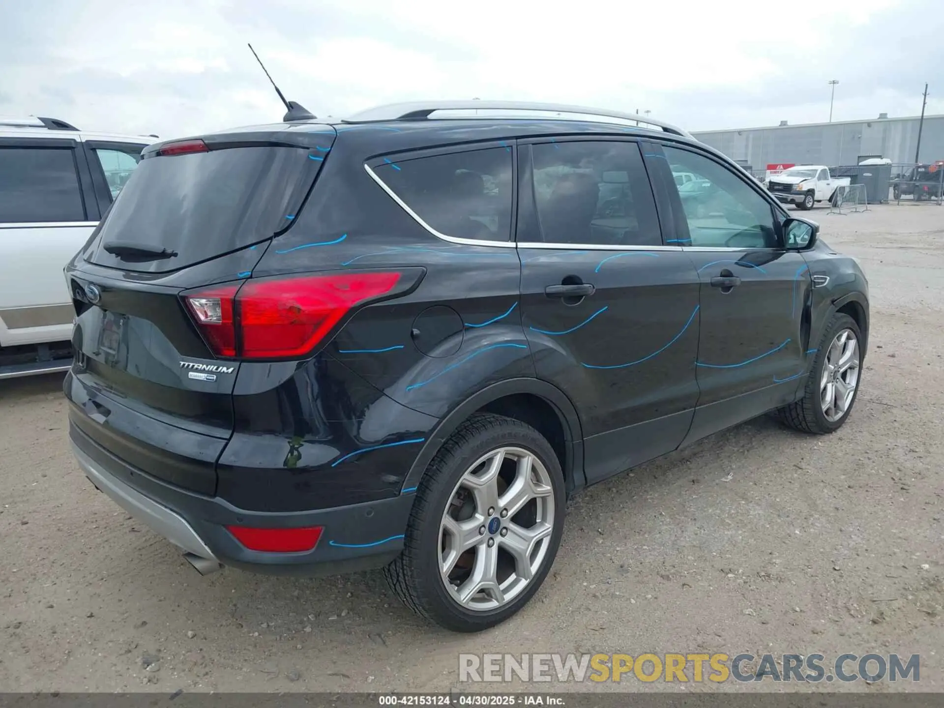 4 Photograph of a damaged car 1FMCU9J9XKUB41992 FORD ESCAPE 2019