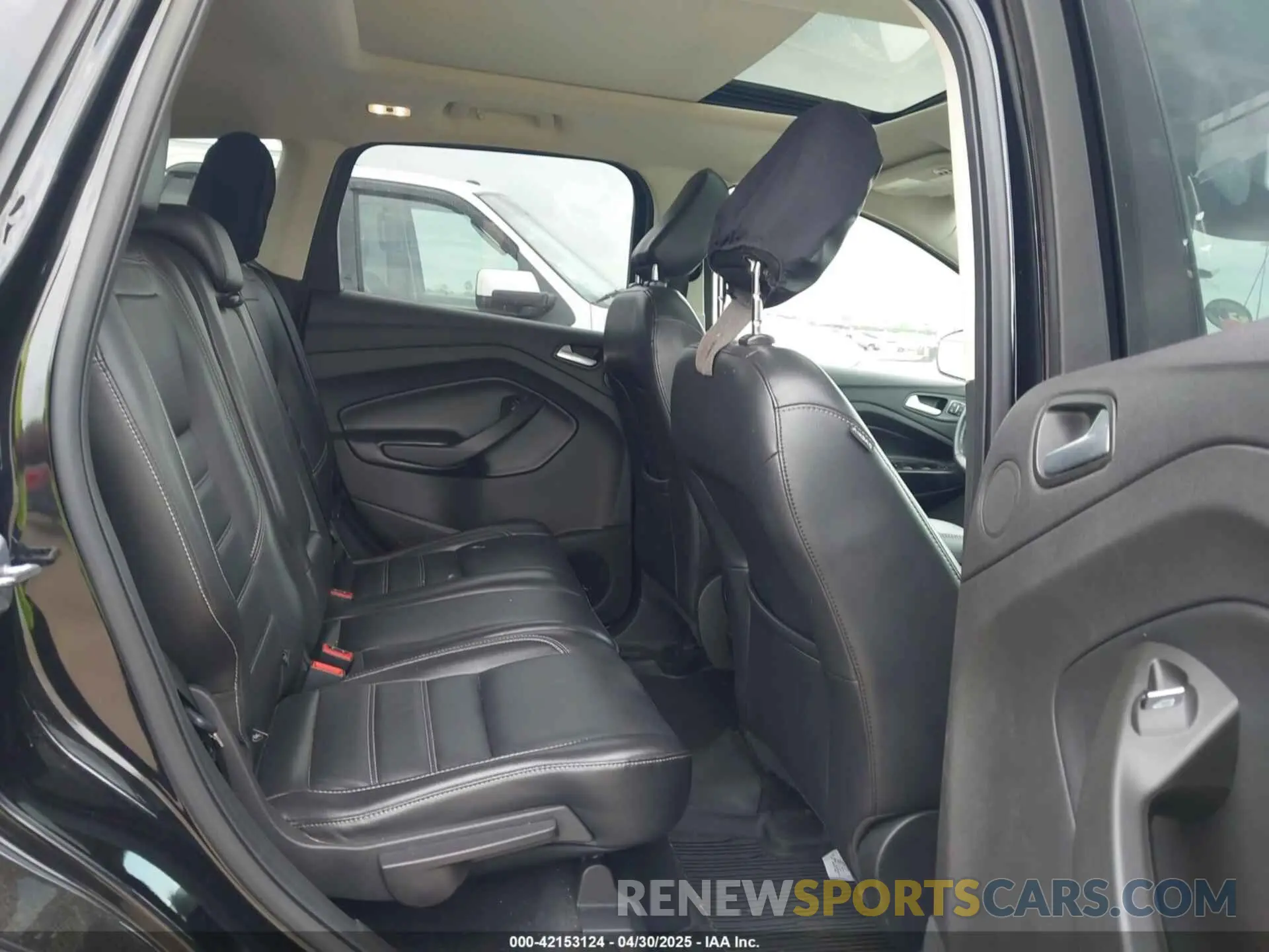 8 Photograph of a damaged car 1FMCU9J9XKUB41992 FORD ESCAPE 2019