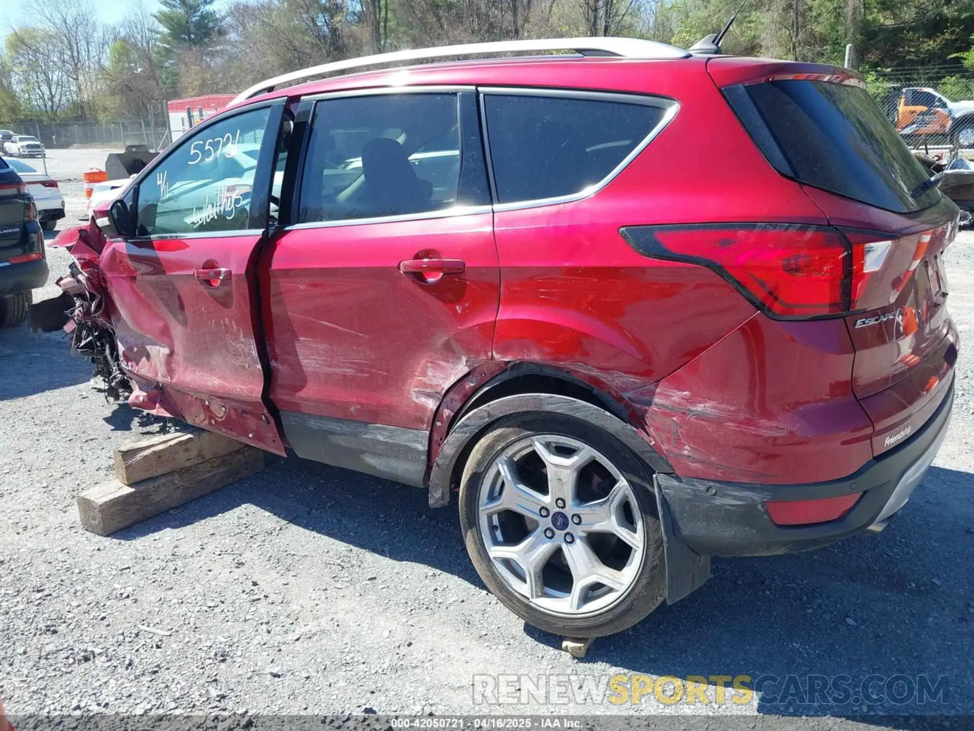3 Photograph of a damaged car 1FMCU9J9XKUC23513 FORD ESCAPE 2019