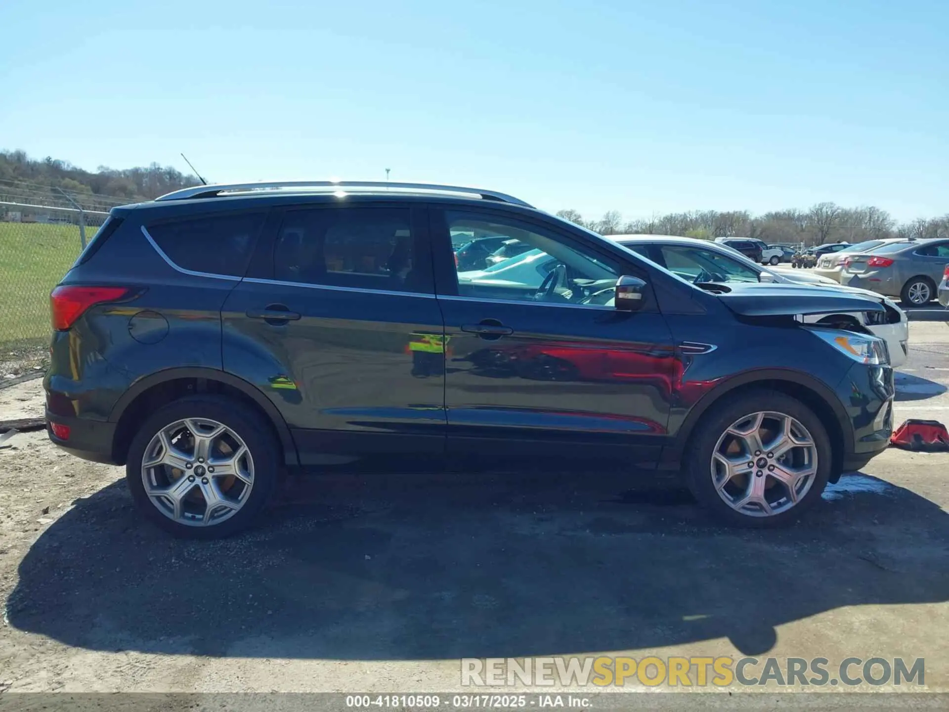 14 Photograph of a damaged car 1FMCU9J9XKUC26167 FORD ESCAPE 2019