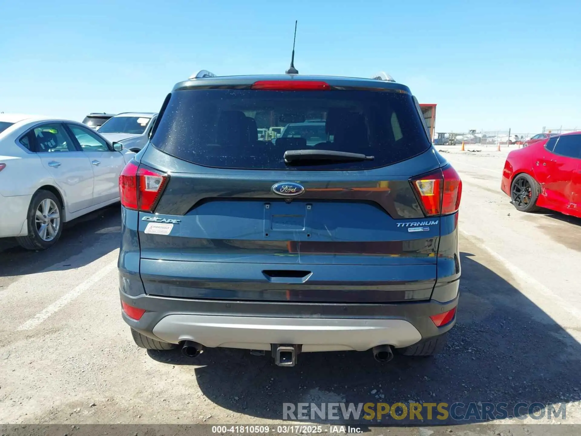 17 Photograph of a damaged car 1FMCU9J9XKUC26167 FORD ESCAPE 2019