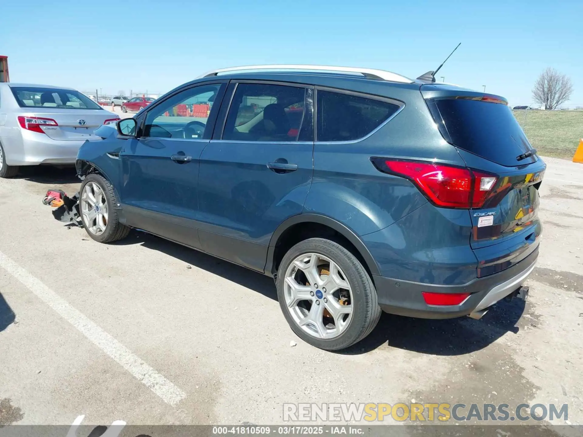 3 Photograph of a damaged car 1FMCU9J9XKUC26167 FORD ESCAPE 2019