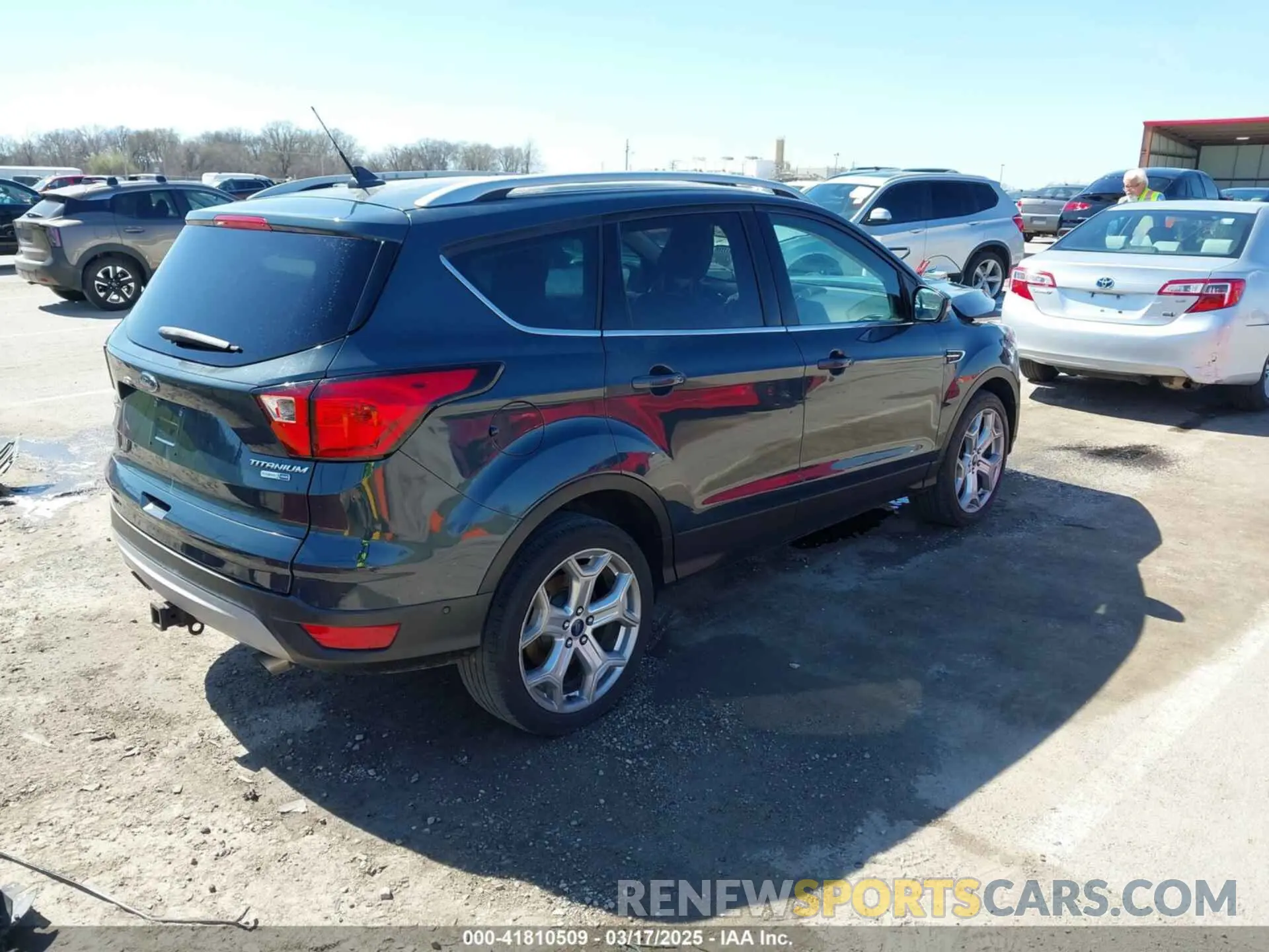4 Photograph of a damaged car 1FMCU9J9XKUC26167 FORD ESCAPE 2019