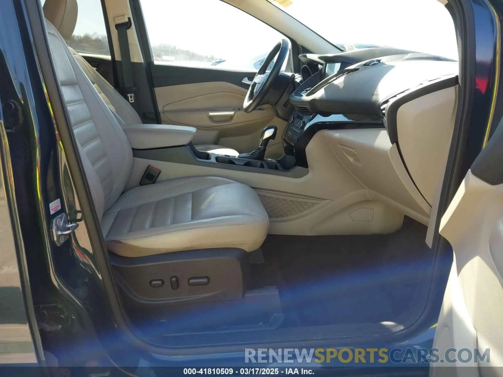 5 Photograph of a damaged car 1FMCU9J9XKUC26167 FORD ESCAPE 2019