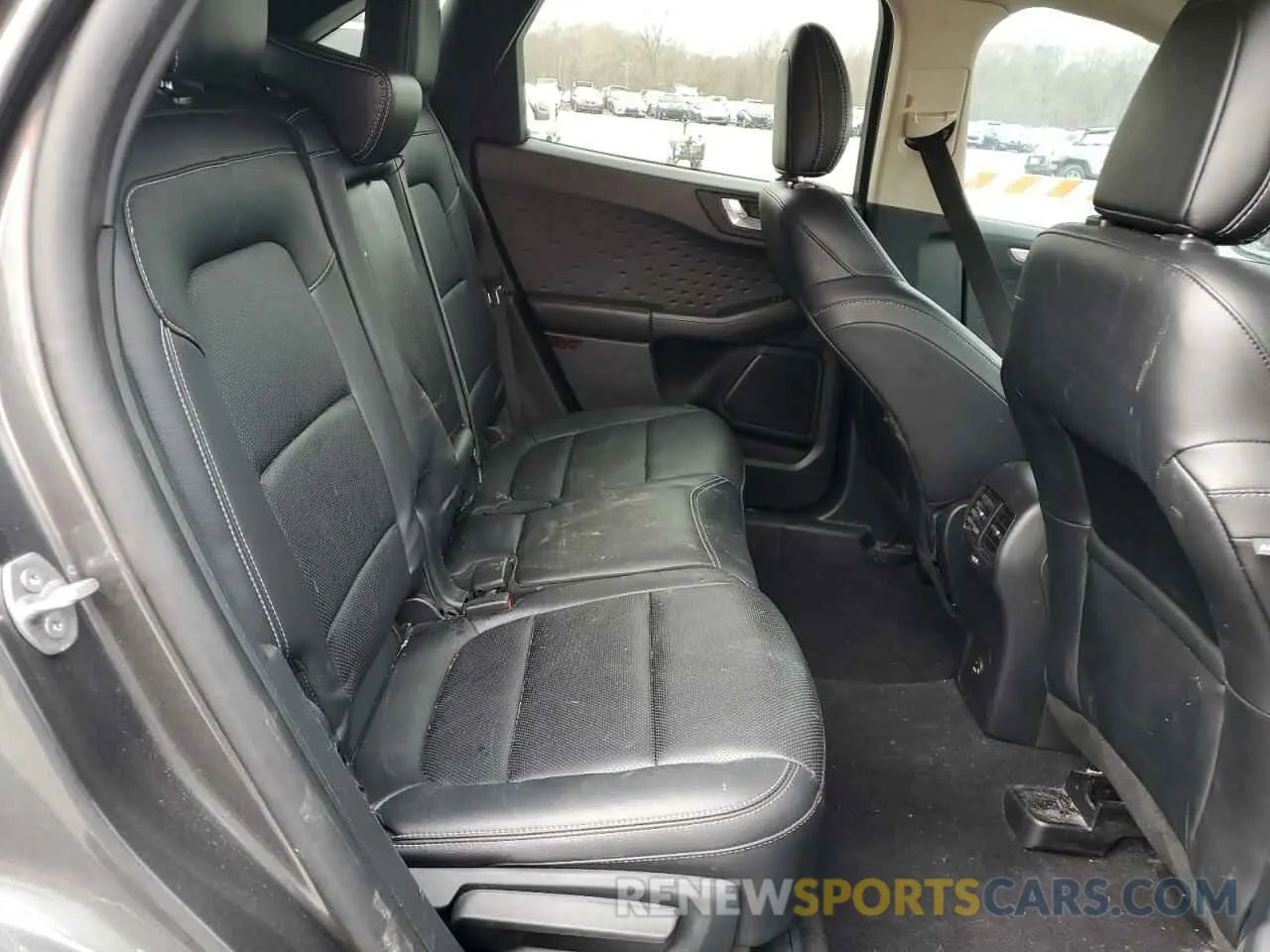 11 Photograph of a damaged car 1FMCU0BZ1LUB31301 FORD ESCAPE 2020