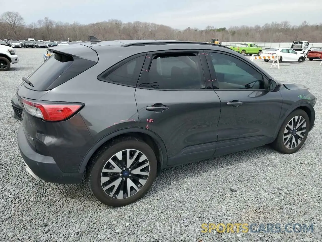 3 Photograph of a damaged car 1FMCU0BZ1LUB31301 FORD ESCAPE 2020