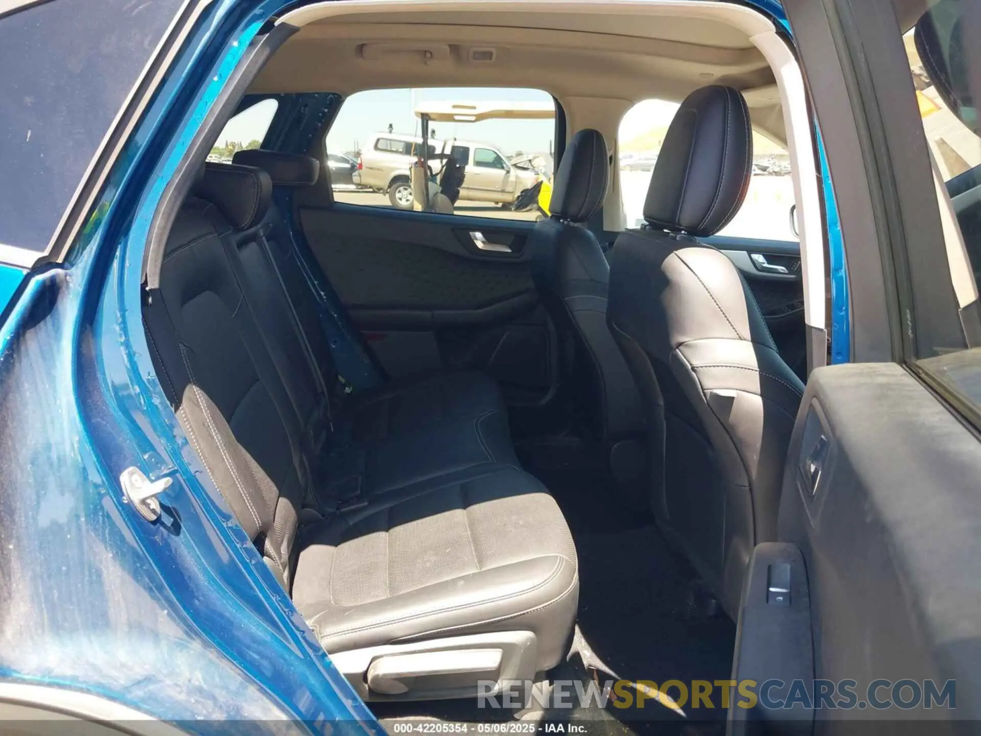 8 Photograph of a damaged car 1FMCU0BZ1LUC15585 FORD ESCAPE 2020