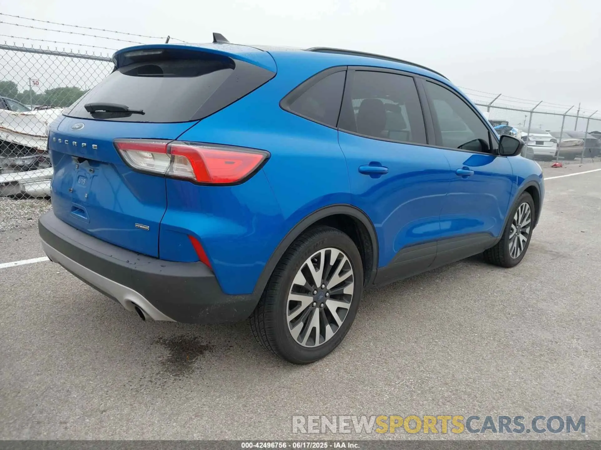 4 Photograph of a damaged car 1FMCU0BZ2LUA60075 FORD ESCAPE 2020