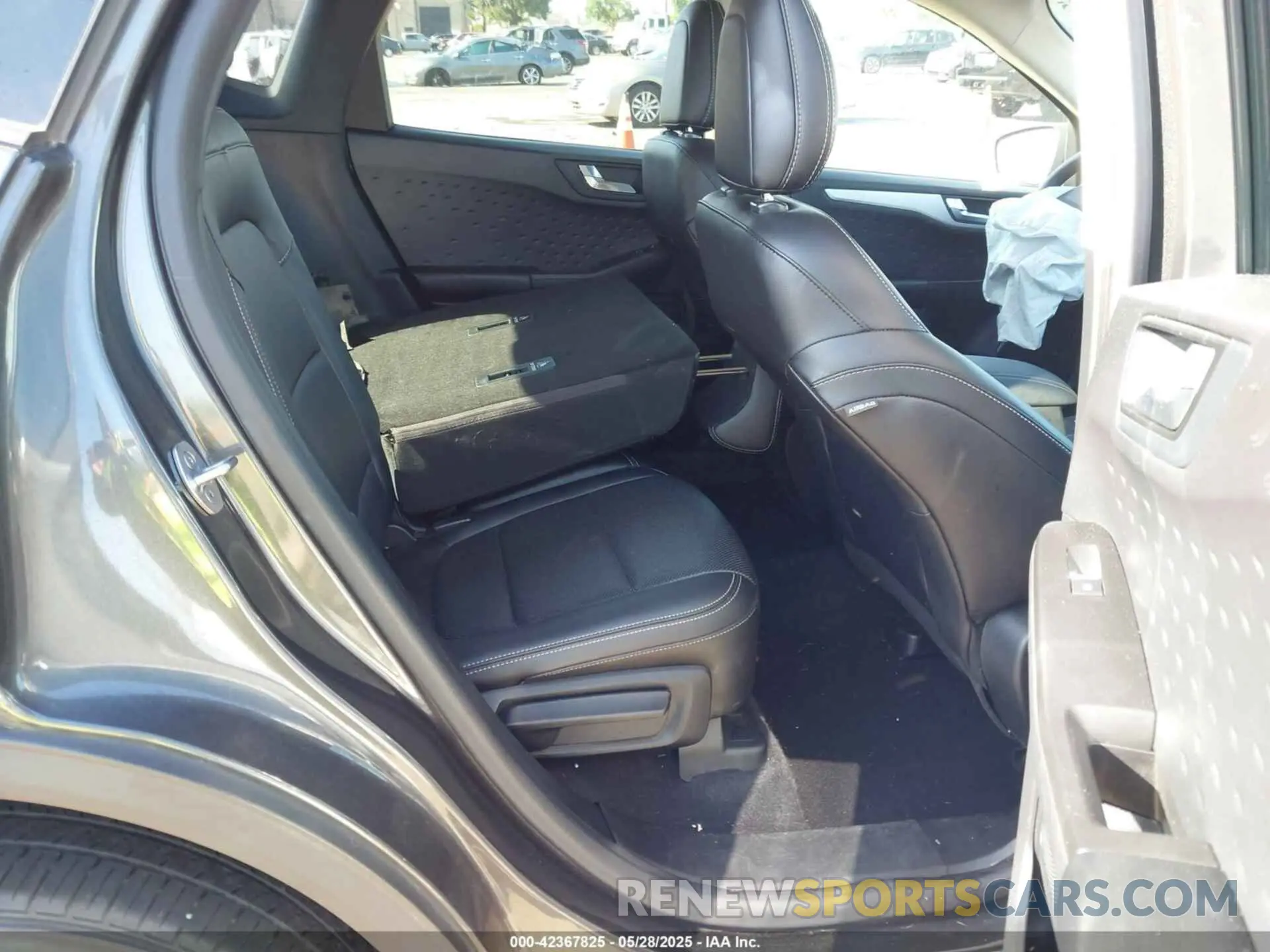 8 Photograph of a damaged car 1FMCU0BZ3LUC49186 FORD ESCAPE 2020