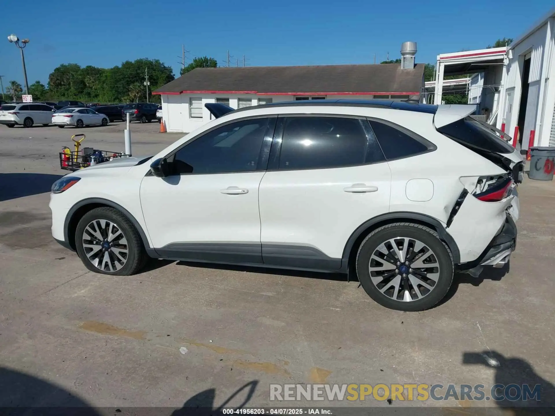 14 Photograph of a damaged car 1FMCU0BZ9LUB38786 FORD ESCAPE 2020