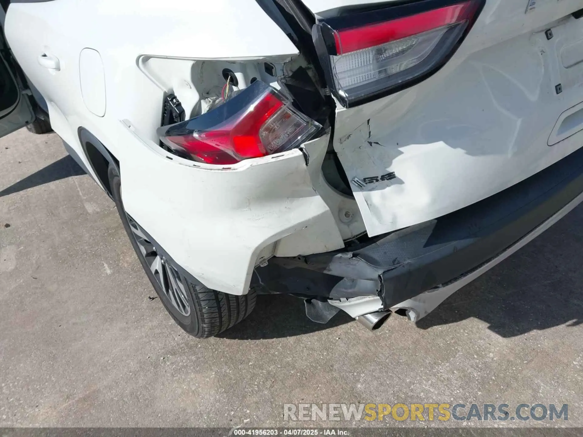 6 Photograph of a damaged car 1FMCU0BZ9LUB38786 FORD ESCAPE 2020
