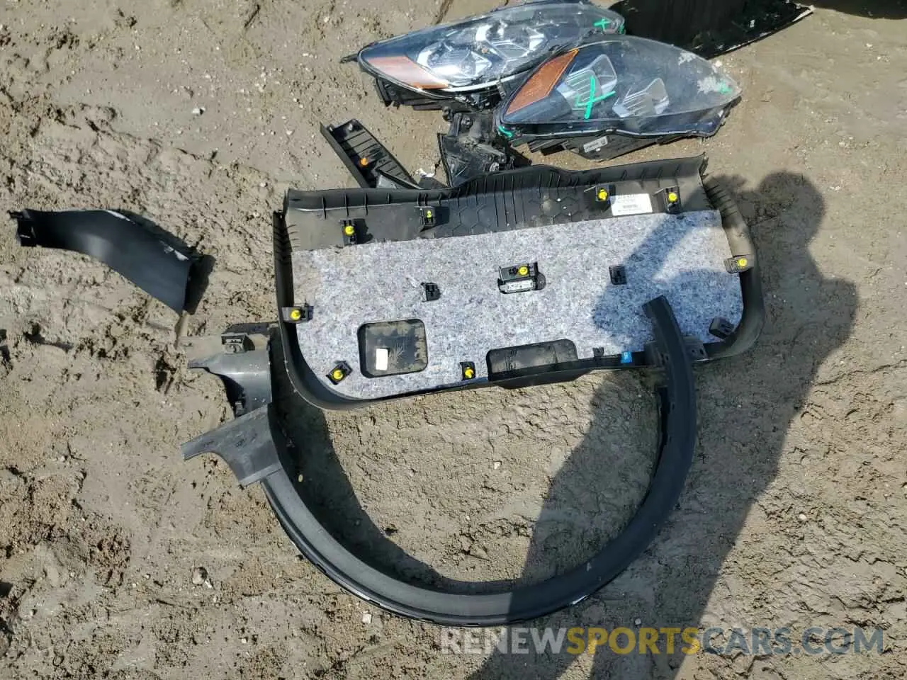 13 Photograph of a damaged car 1FMCU0DZ1LUA75325 FORD ESCAPE 2020