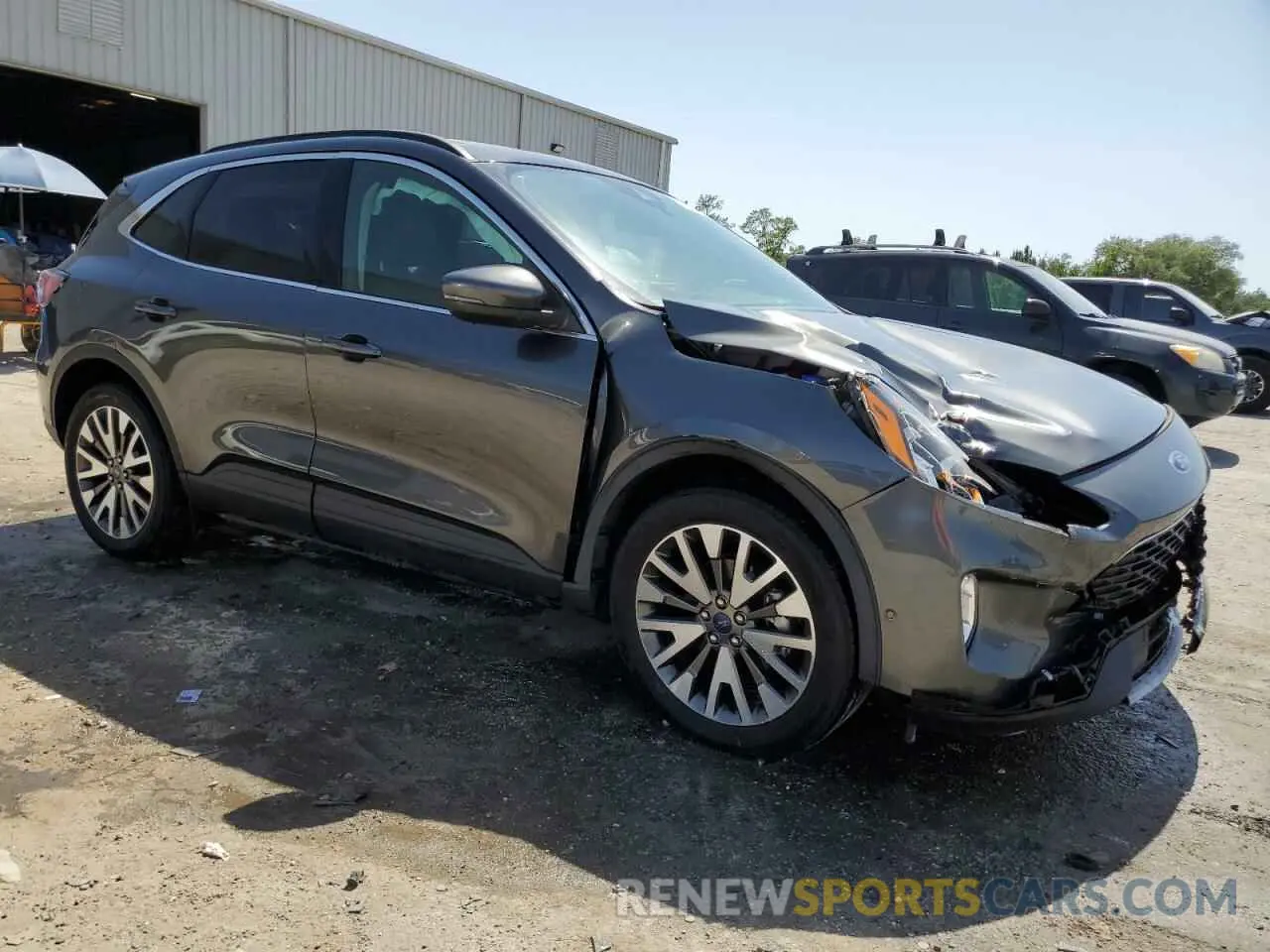 4 Photograph of a damaged car 1FMCU0DZ5LUA68913 FORD ESCAPE 2020