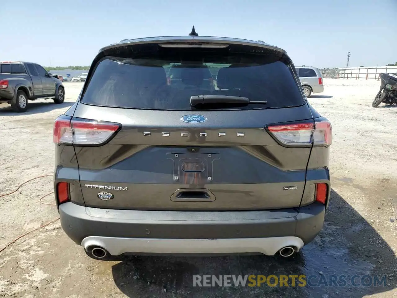 6 Photograph of a damaged car 1FMCU0DZ5LUA68913 FORD ESCAPE 2020