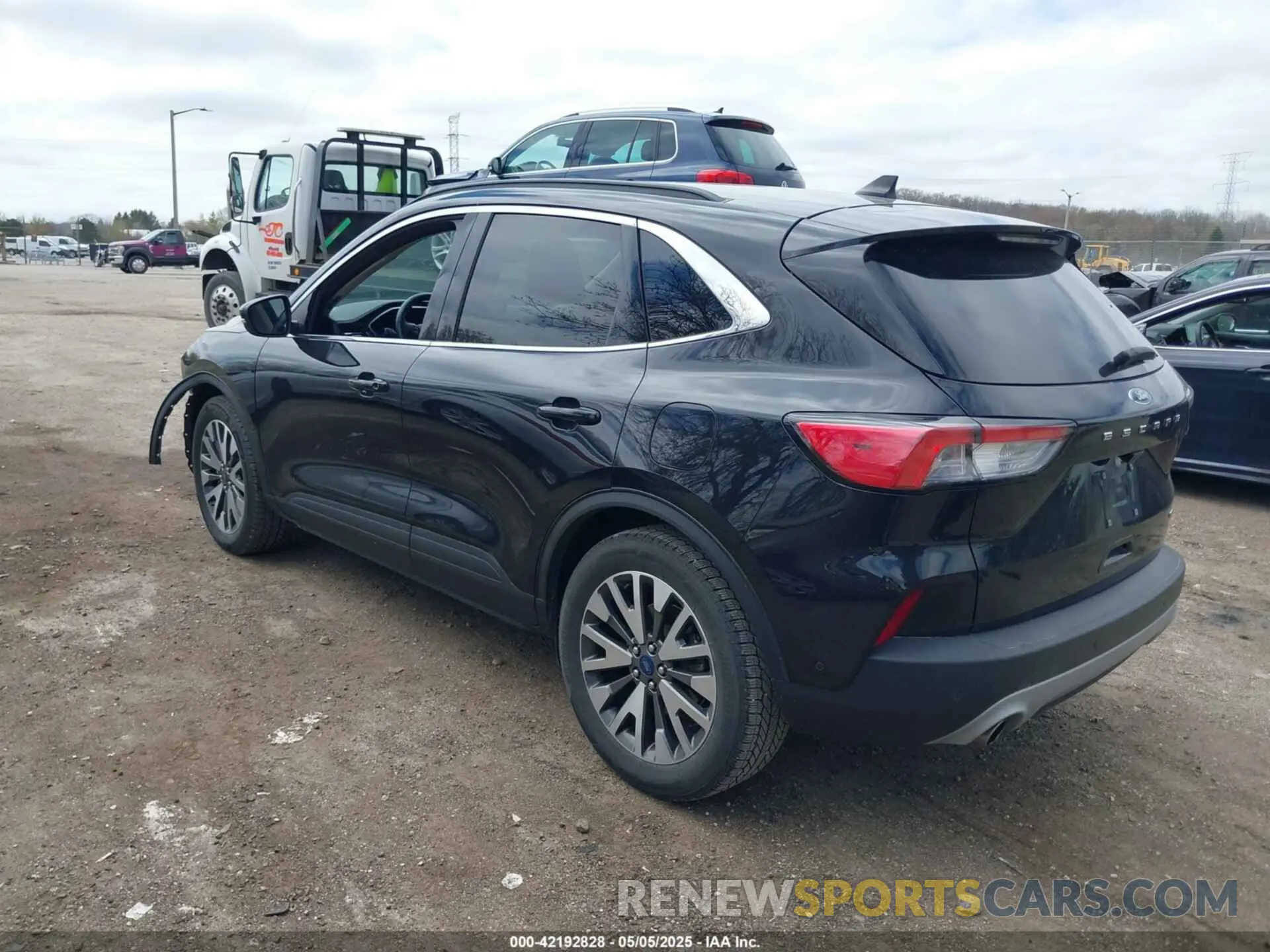 3 Photograph of a damaged car 1FMCU0DZ5LUB39205 FORD ESCAPE 2020