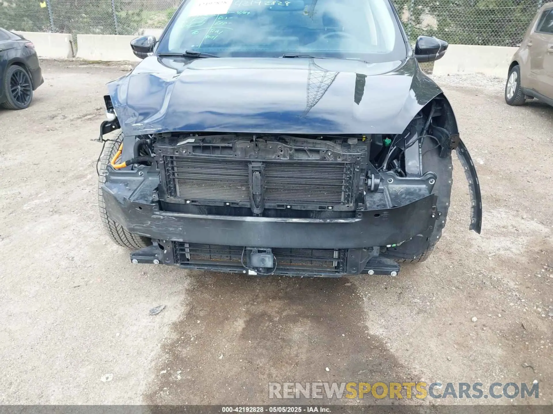 6 Photograph of a damaged car 1FMCU0DZ5LUB39205 FORD ESCAPE 2020
