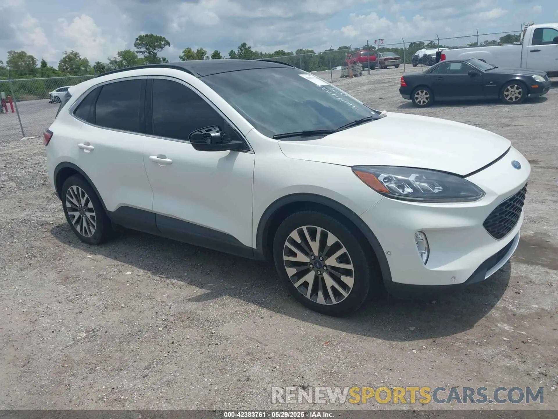13 Photograph of a damaged car 1FMCU0DZ6LUA39534 FORD ESCAPE 2020