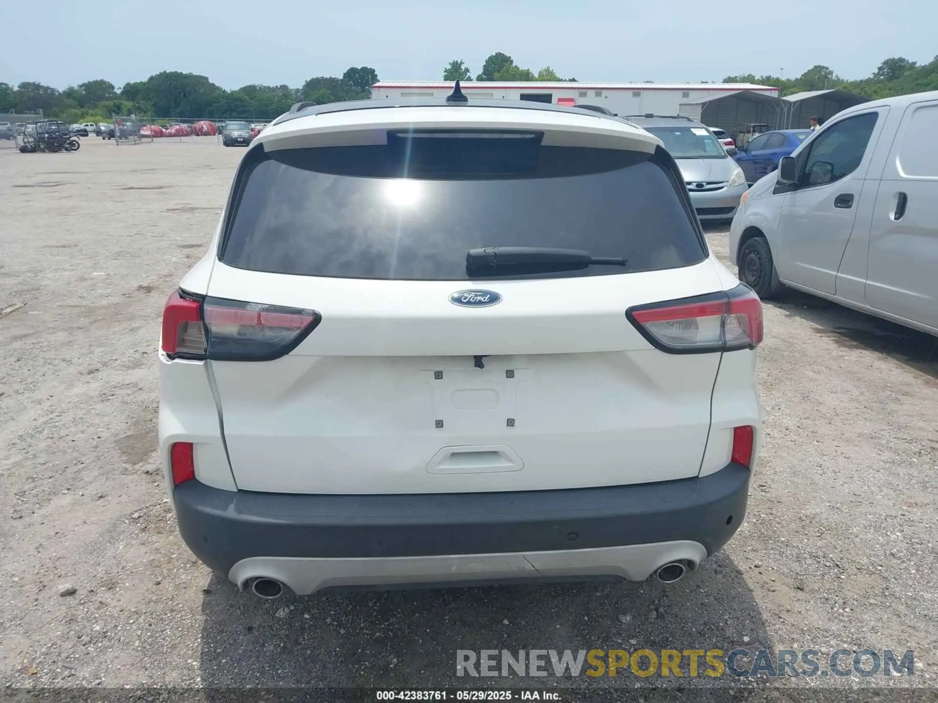 16 Photograph of a damaged car 1FMCU0DZ6LUA39534 FORD ESCAPE 2020