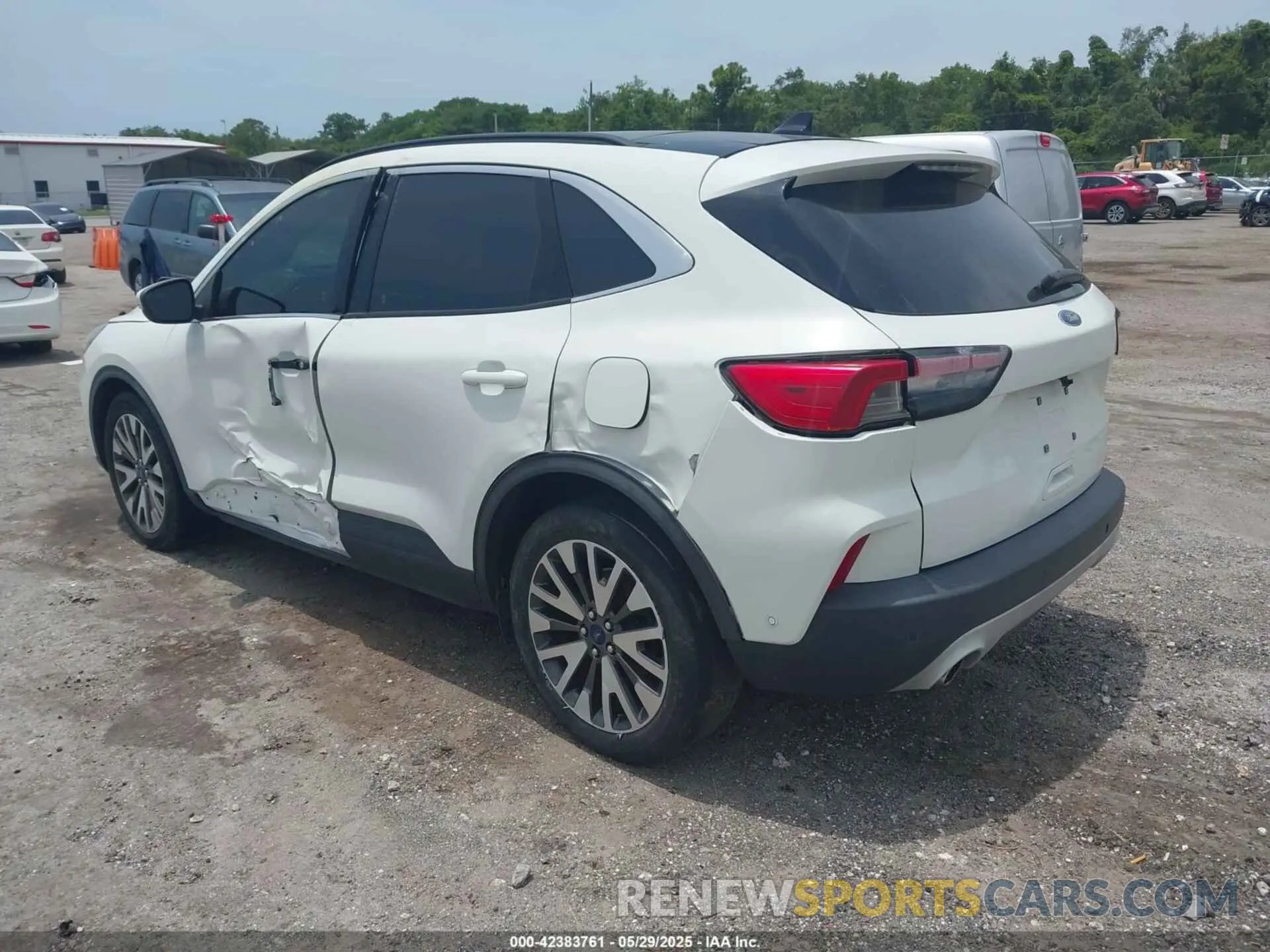 3 Photograph of a damaged car 1FMCU0DZ6LUA39534 FORD ESCAPE 2020