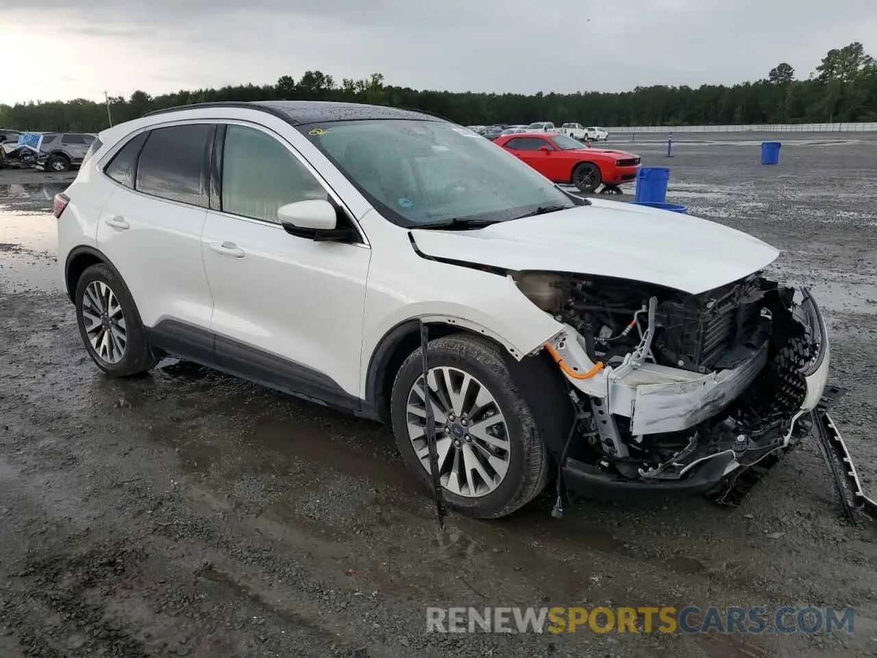 4 Photograph of a damaged car 1FMCU0DZ7LUA84837 FORD ESCAPE 2020