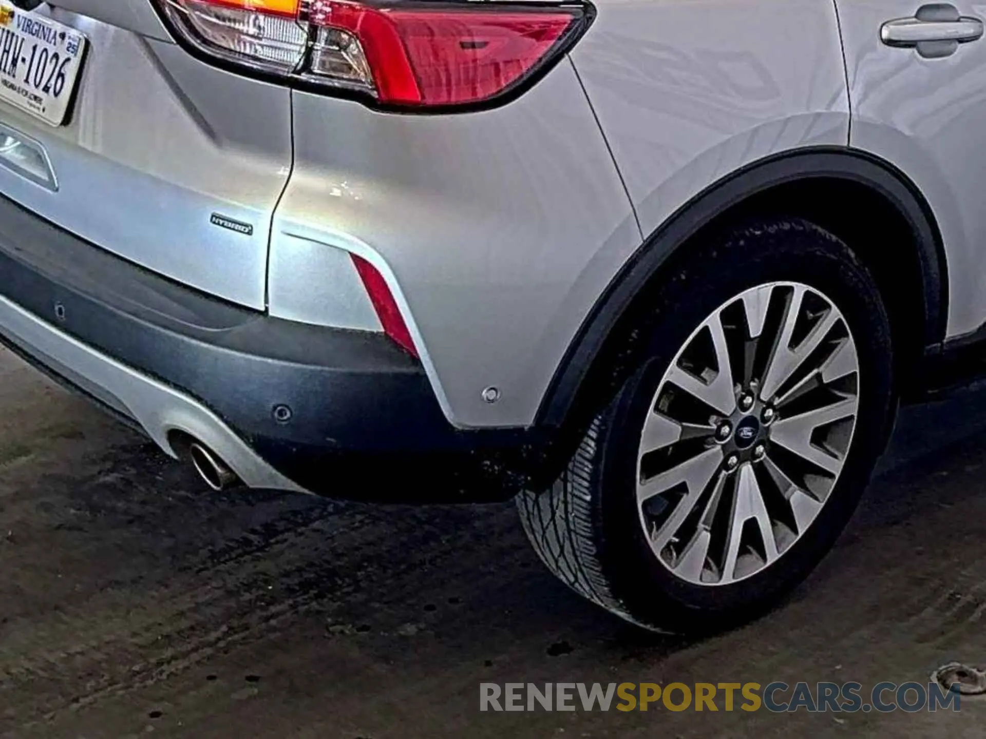 28 Photograph of a damaged car 1FMCU0DZ7LUB85151 FORD ESCAPE 2020
