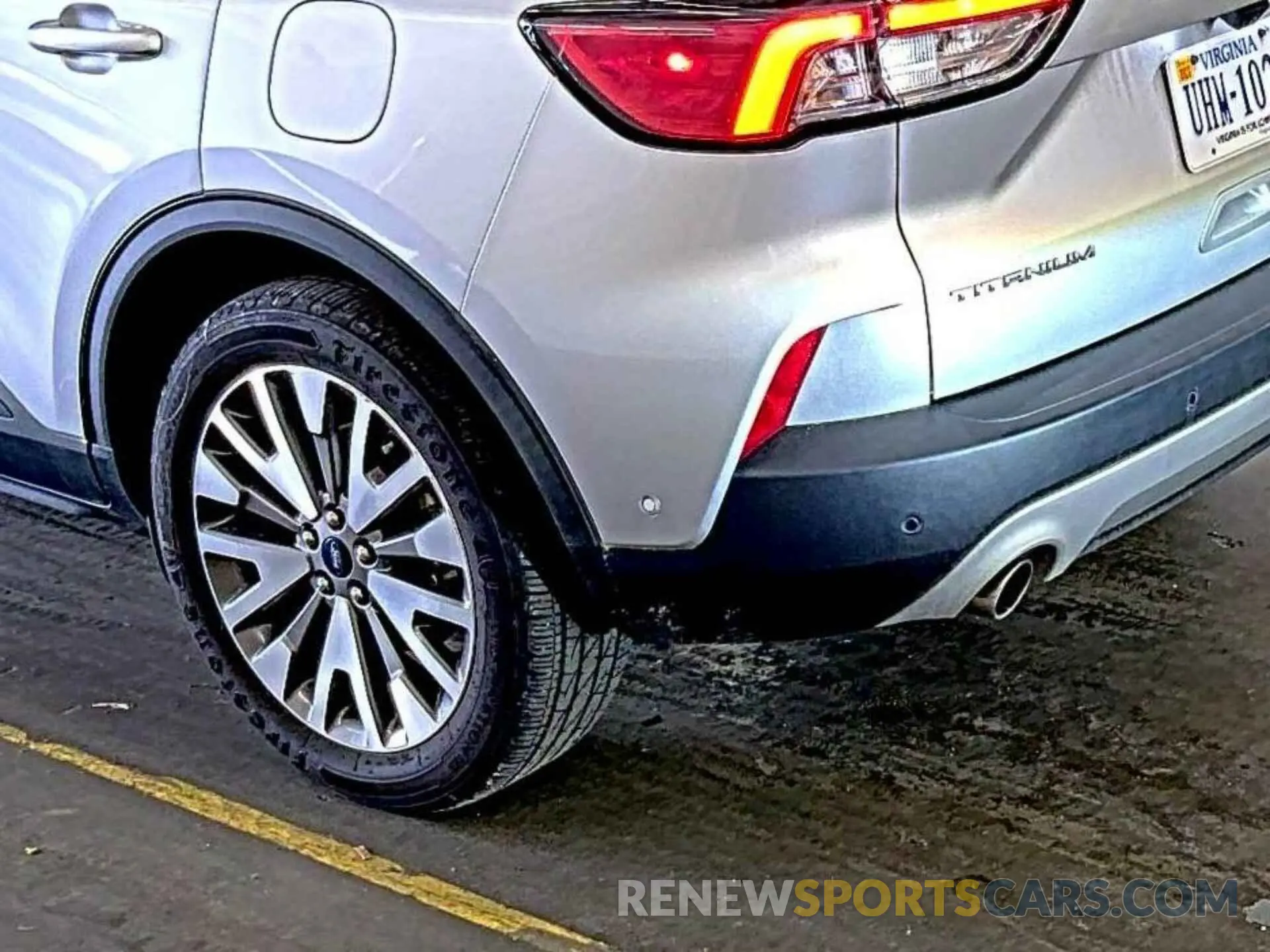 9 Photograph of a damaged car 1FMCU0DZ7LUB85151 FORD ESCAPE 2020