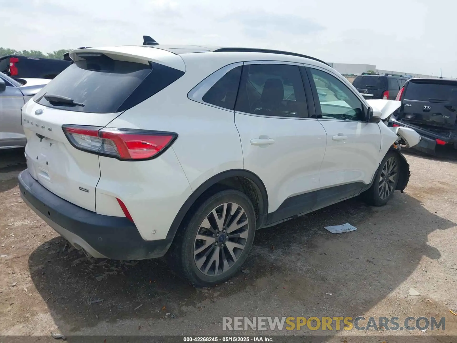 4 Photograph of a damaged car 1FMCU0DZ9LUA54867 FORD ESCAPE 2020