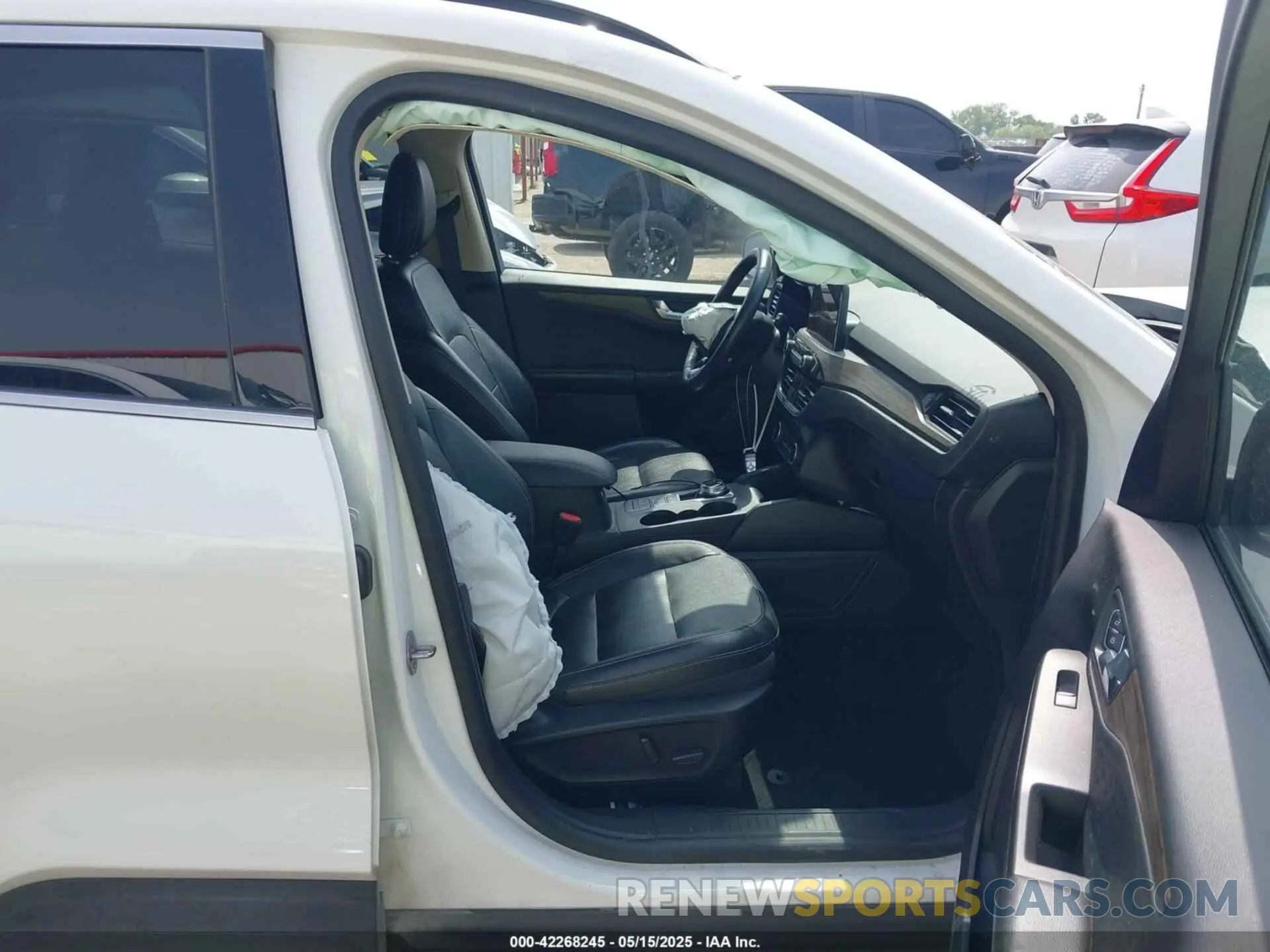 5 Photograph of a damaged car 1FMCU0DZ9LUA54867 FORD ESCAPE 2020