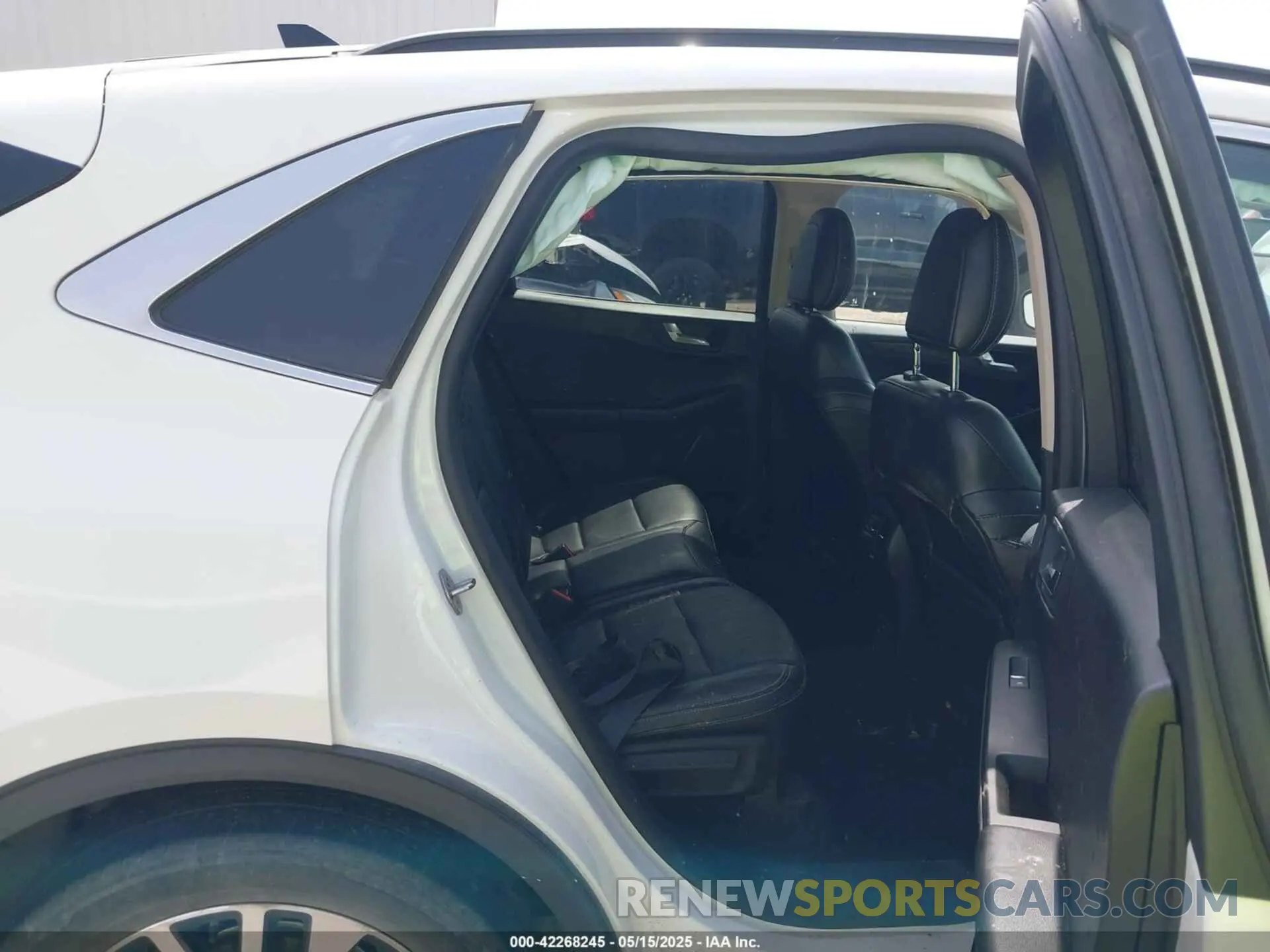 8 Photograph of a damaged car 1FMCU0DZ9LUA54867 FORD ESCAPE 2020