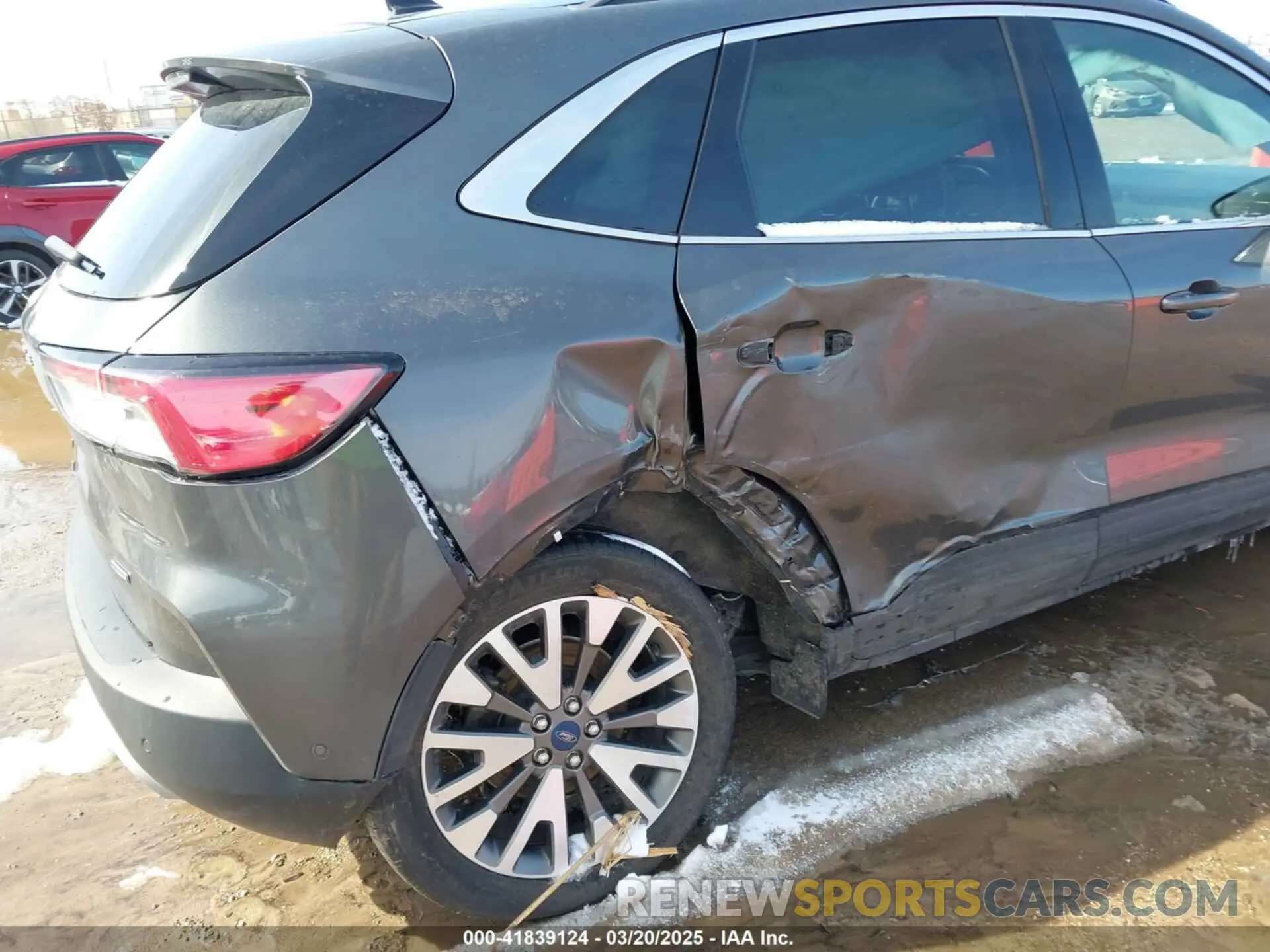6 Photograph of a damaged car 1FMCU0DZ9LUA61625 FORD ESCAPE 2020