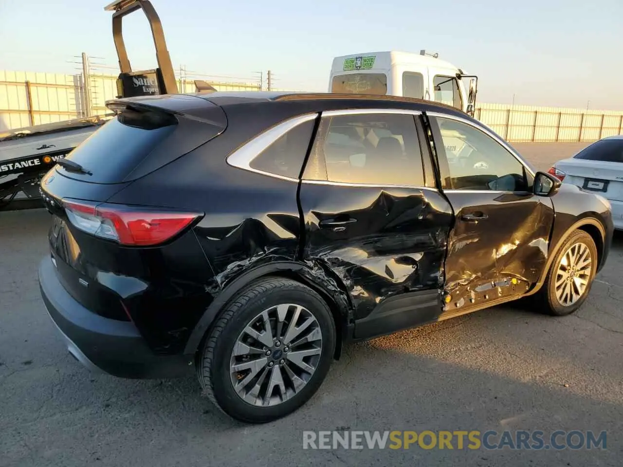3 Photograph of a damaged car 1FMCU0DZ9LUC51666 FORD ESCAPE 2020