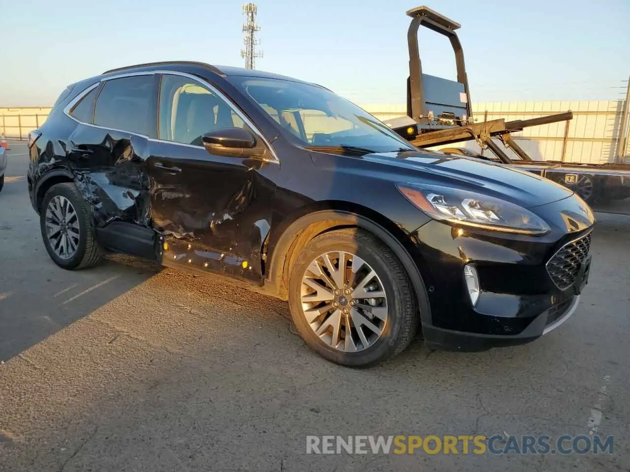 4 Photograph of a damaged car 1FMCU0DZ9LUC51666 FORD ESCAPE 2020