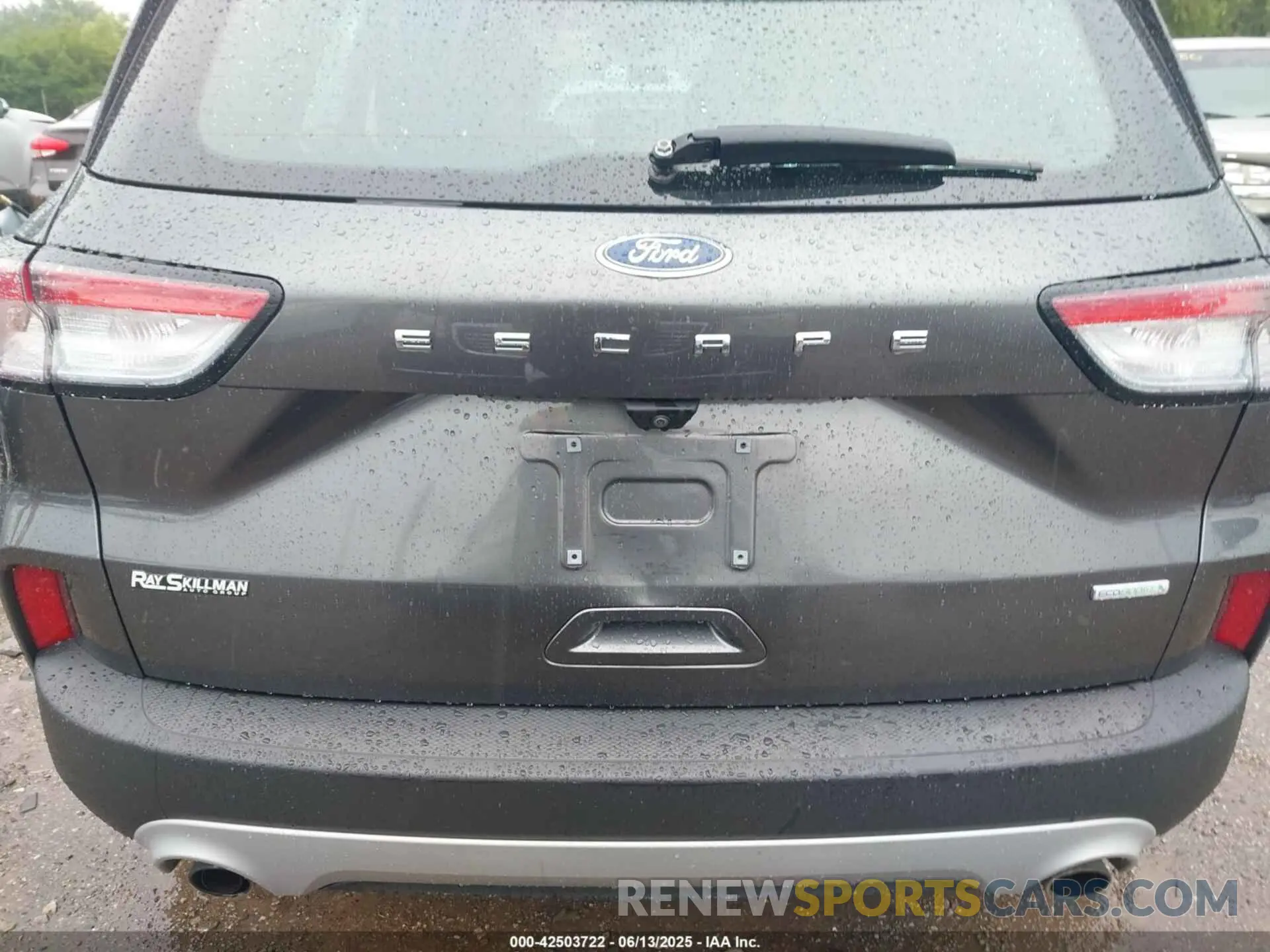17 Photograph of a damaged car 1FMCU0F60LUA28760 FORD ESCAPE 2020