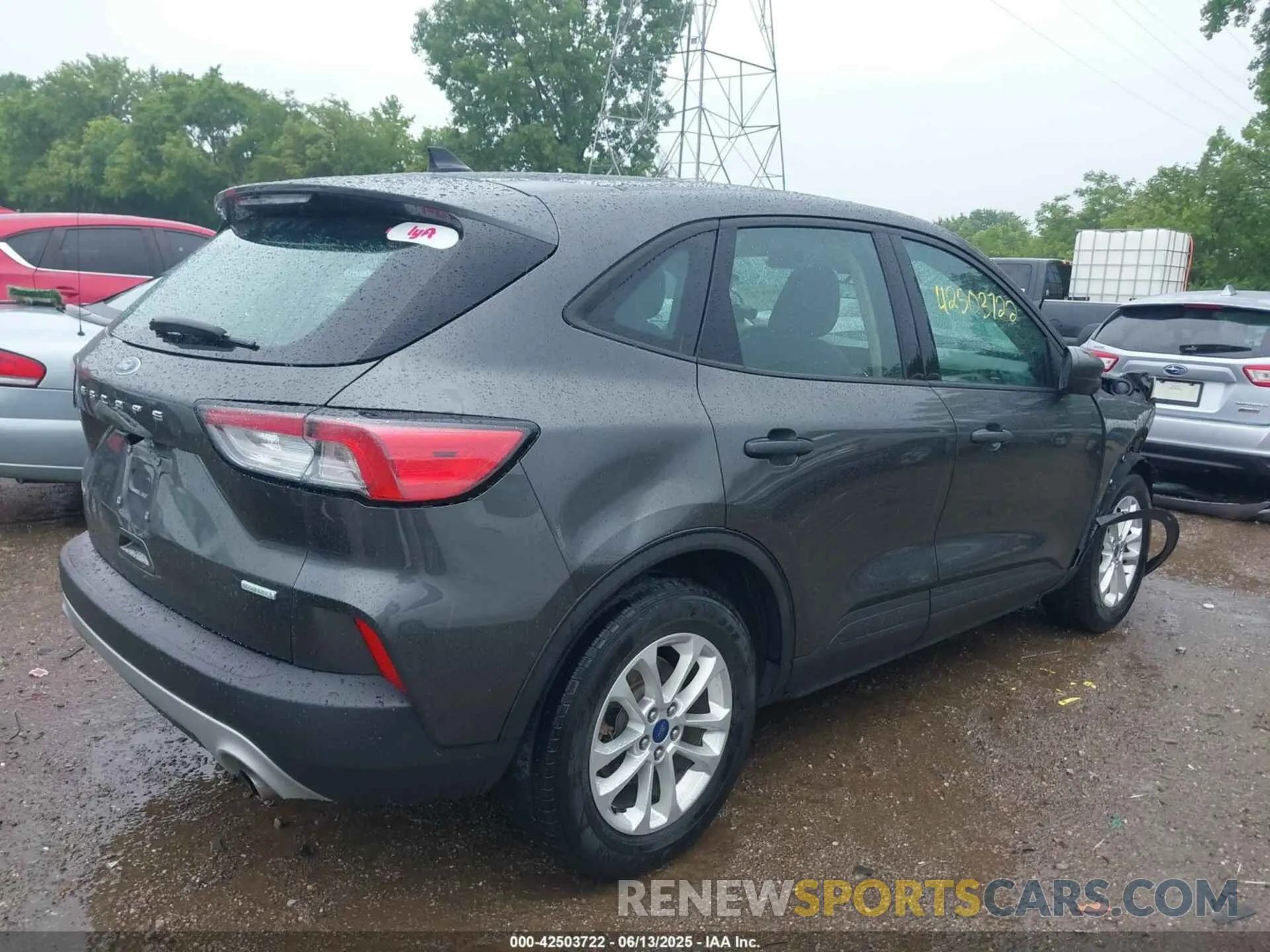 4 Photograph of a damaged car 1FMCU0F60LUA28760 FORD ESCAPE 2020