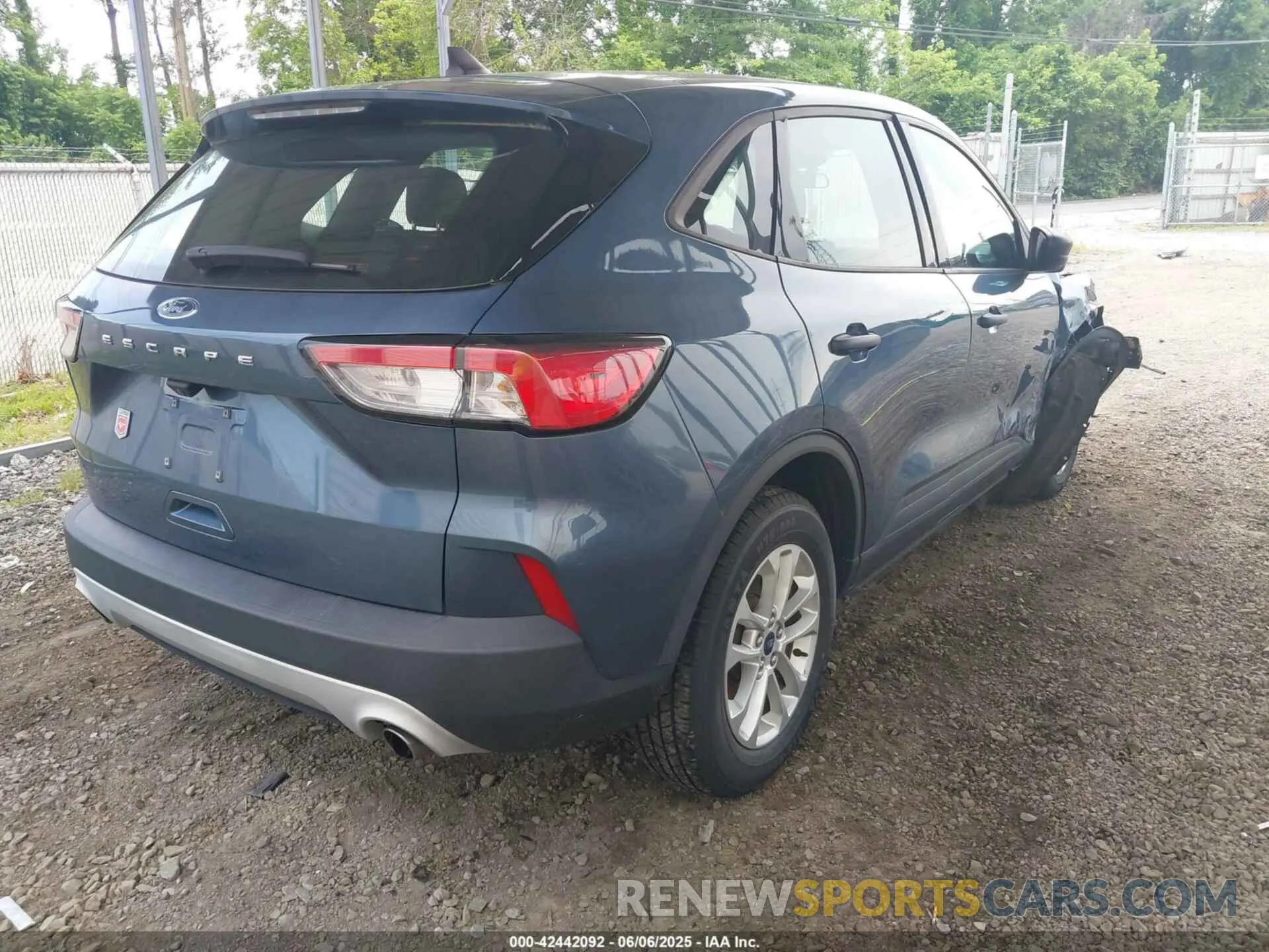 4 Photograph of a damaged car 1FMCU0F61LUC62065 FORD ESCAPE 2020