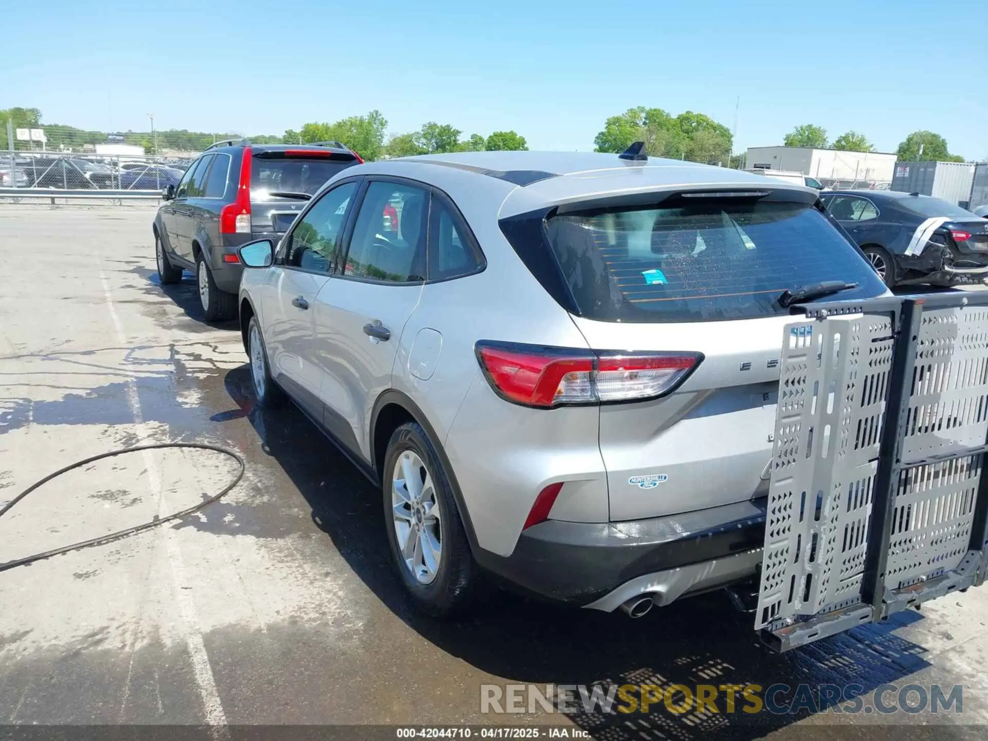 3 Photograph of a damaged car 1FMCU0F62LUA22703 FORD ESCAPE 2020