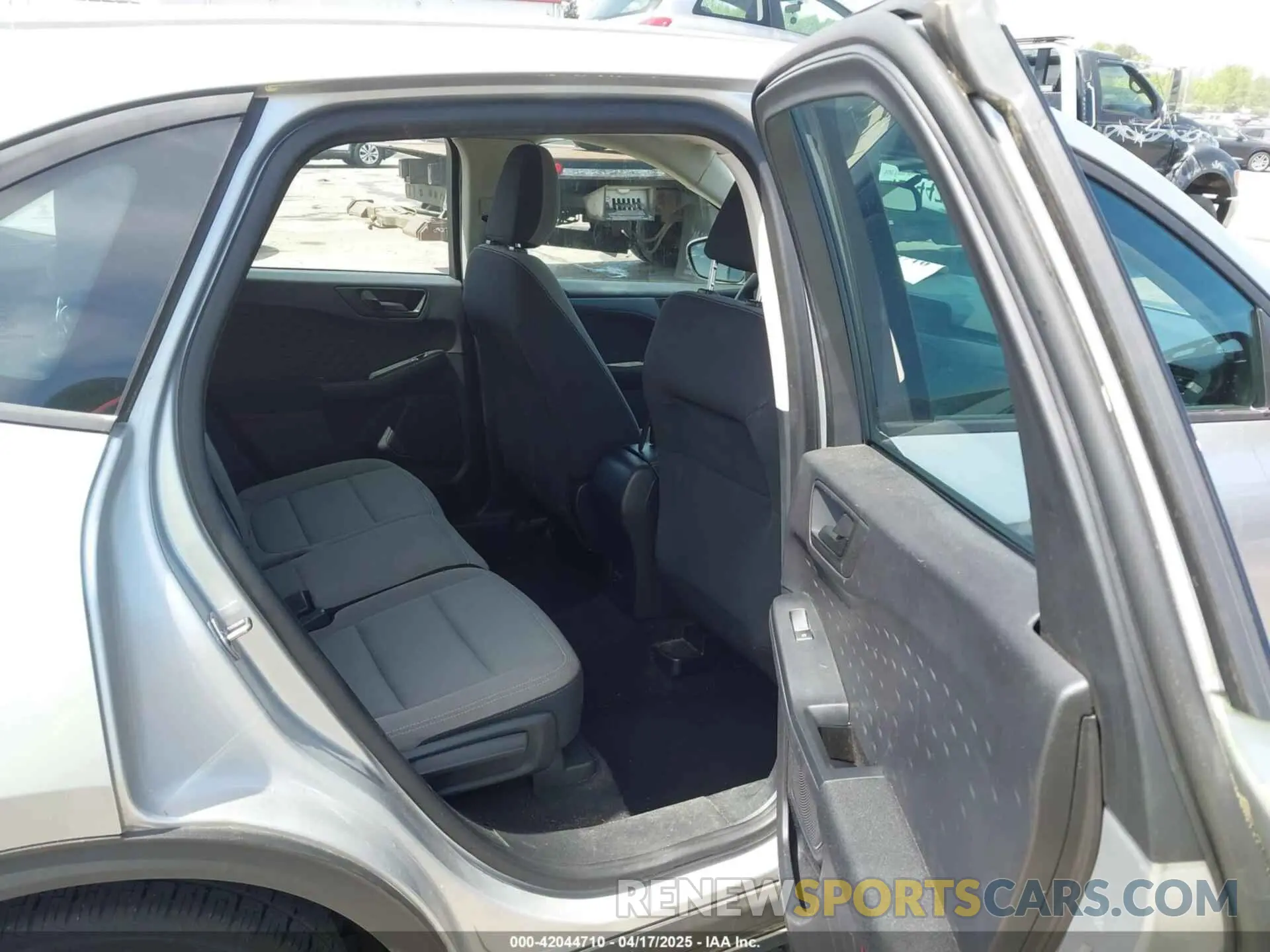 8 Photograph of a damaged car 1FMCU0F62LUA22703 FORD ESCAPE 2020