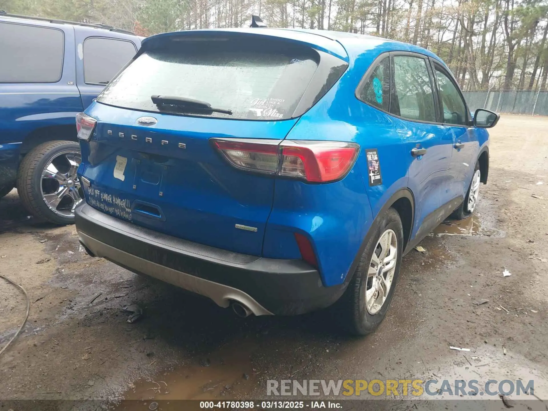 4 Photograph of a damaged car 1FMCU0F62LUA25049 FORD ESCAPE 2020