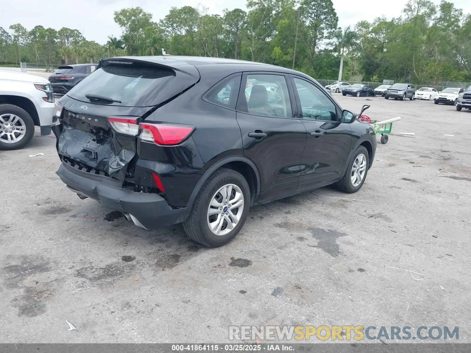 4 Photograph of a damaged car 1FMCU0F62LUB39164 FORD ESCAPE 2020