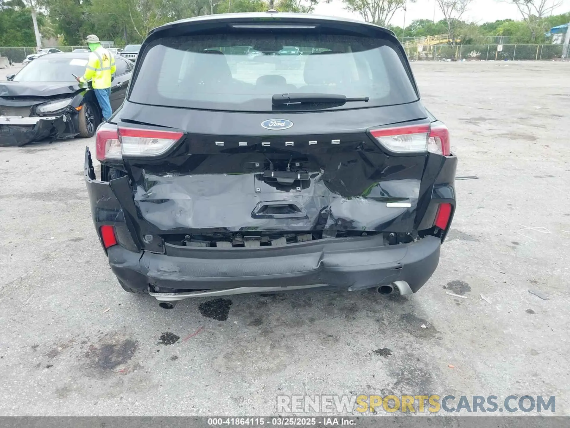 6 Photograph of a damaged car 1FMCU0F62LUB39164 FORD ESCAPE 2020