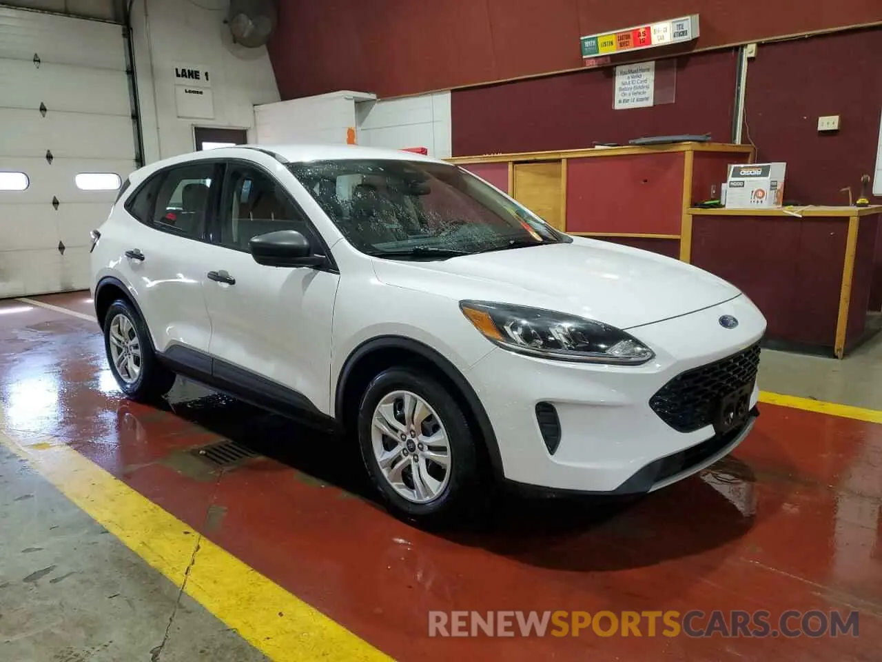 4 Photograph of a damaged car 1FMCU0F62LUB95816 FORD ESCAPE 2020