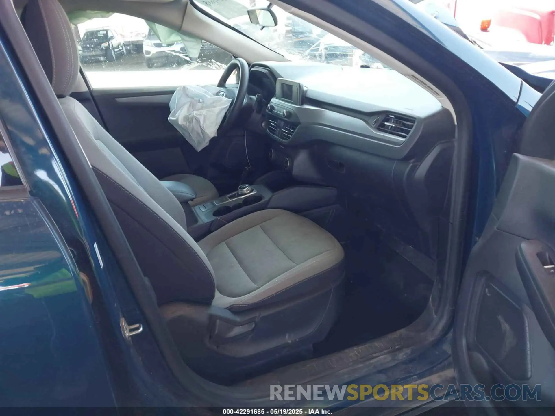 5 Photograph of a damaged car 1FMCU0F63LUA57573 FORD ESCAPE 2020