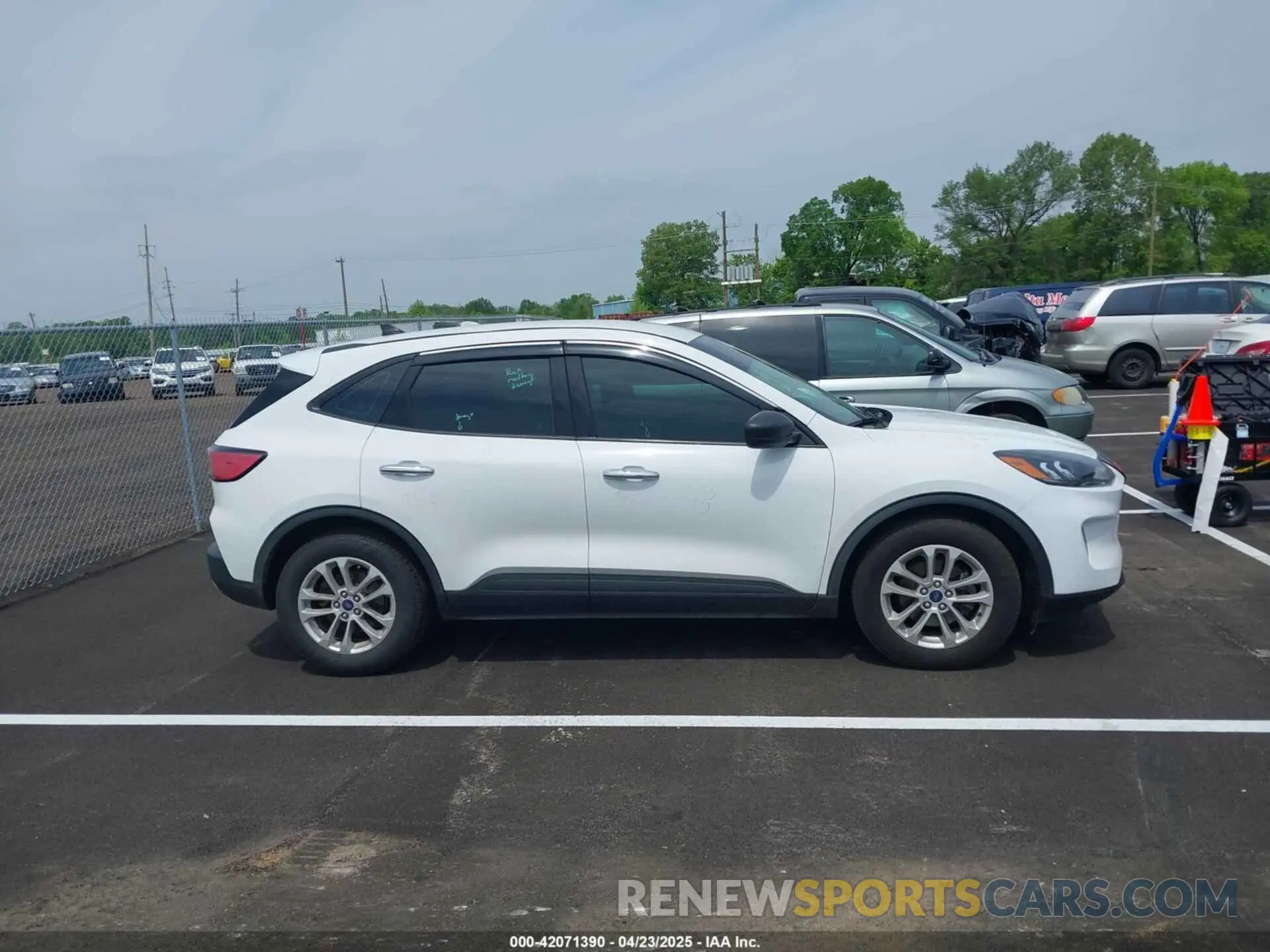13 Photograph of a damaged car 1FMCU0F63LUB95145 FORD ESCAPE 2020