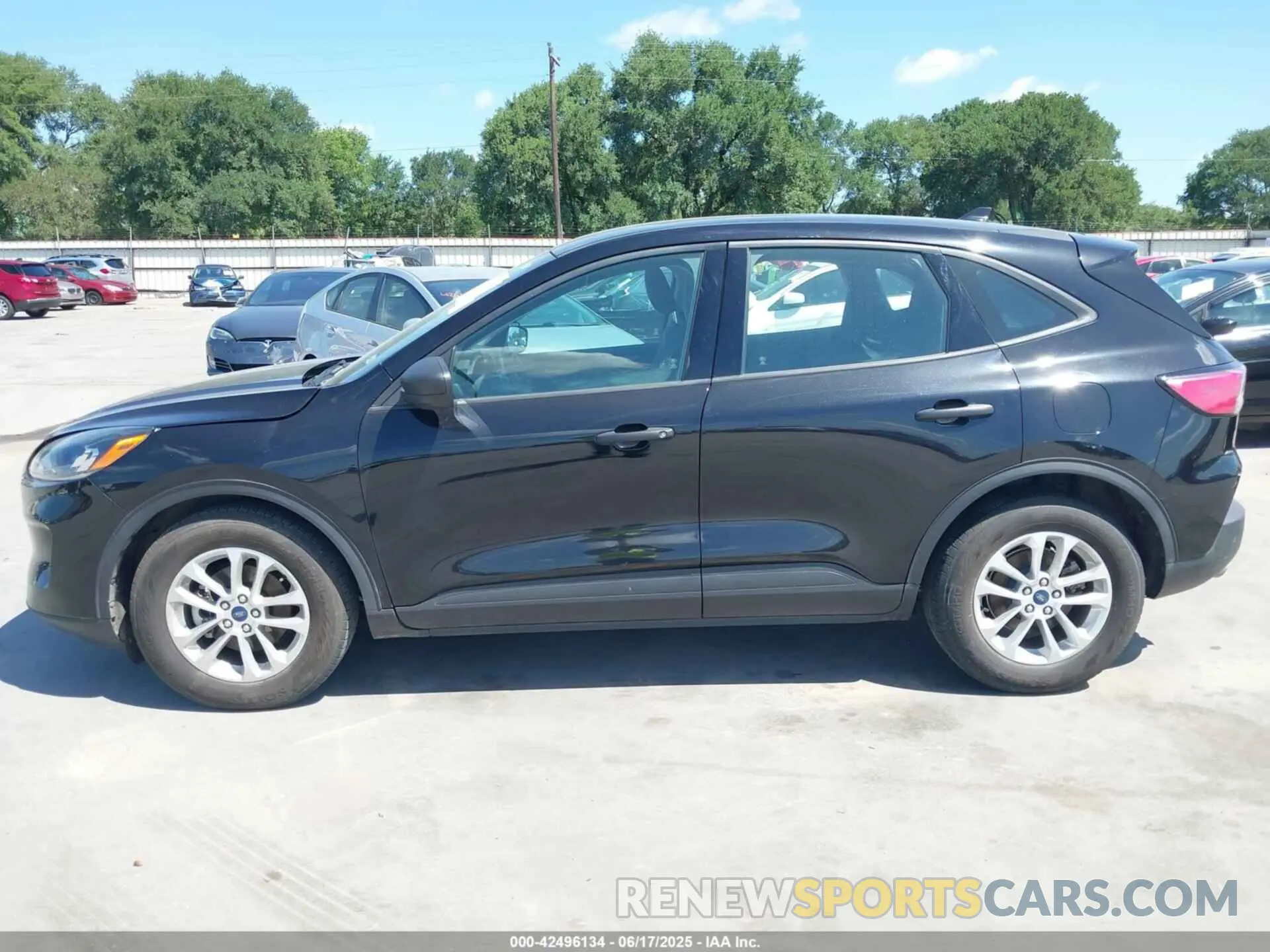 15 Photograph of a damaged car 1FMCU0F67LUA41019 FORD ESCAPE 2020